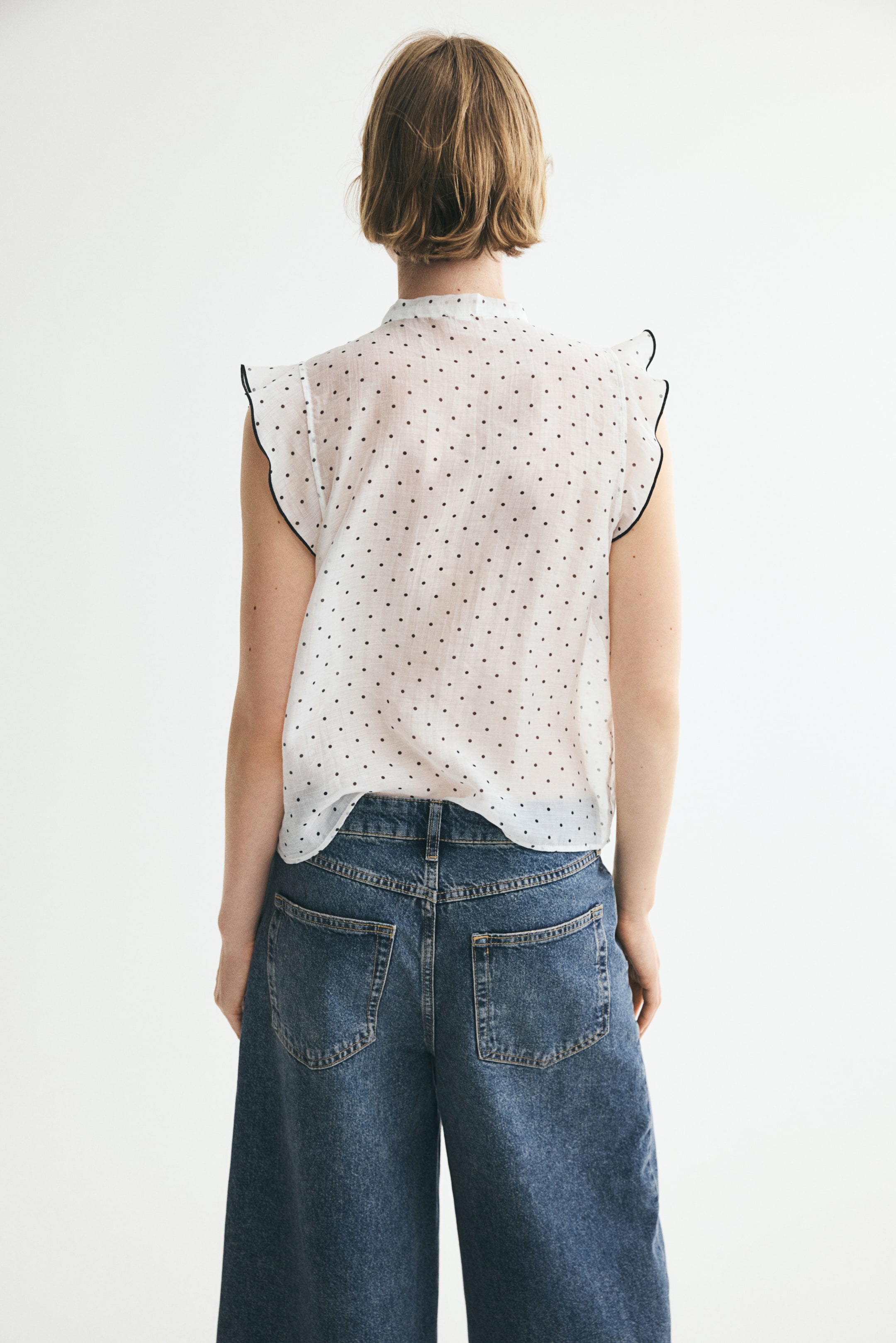 Blouse à volant avec col cravate