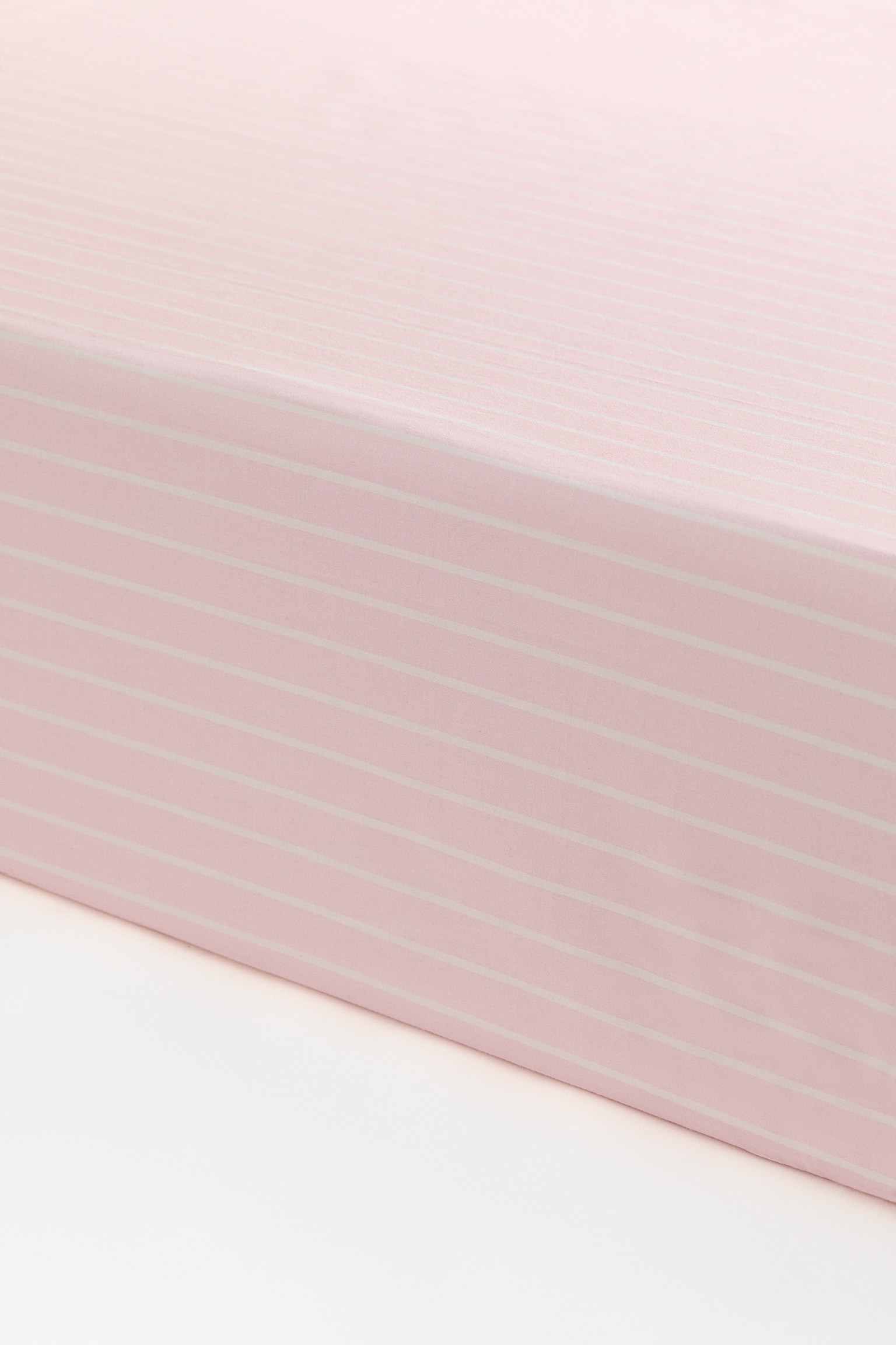 Sábana ajustable para cuna en percal de algodón - Rosa claro/Franjas