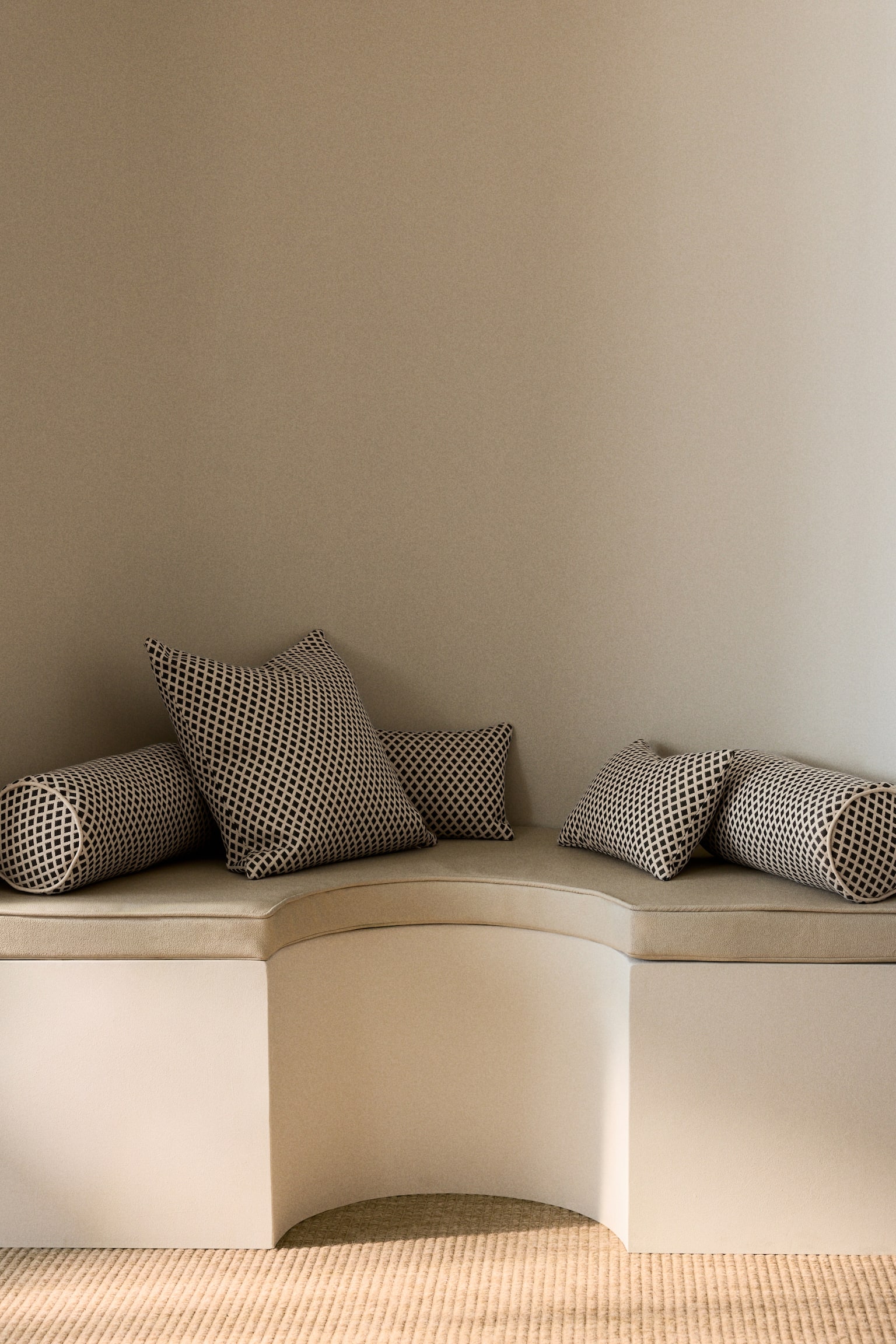 Jacquard-Weave Outdoor Bolster - Black/patterned/Orange/patterned/Light beige/patterned - 1