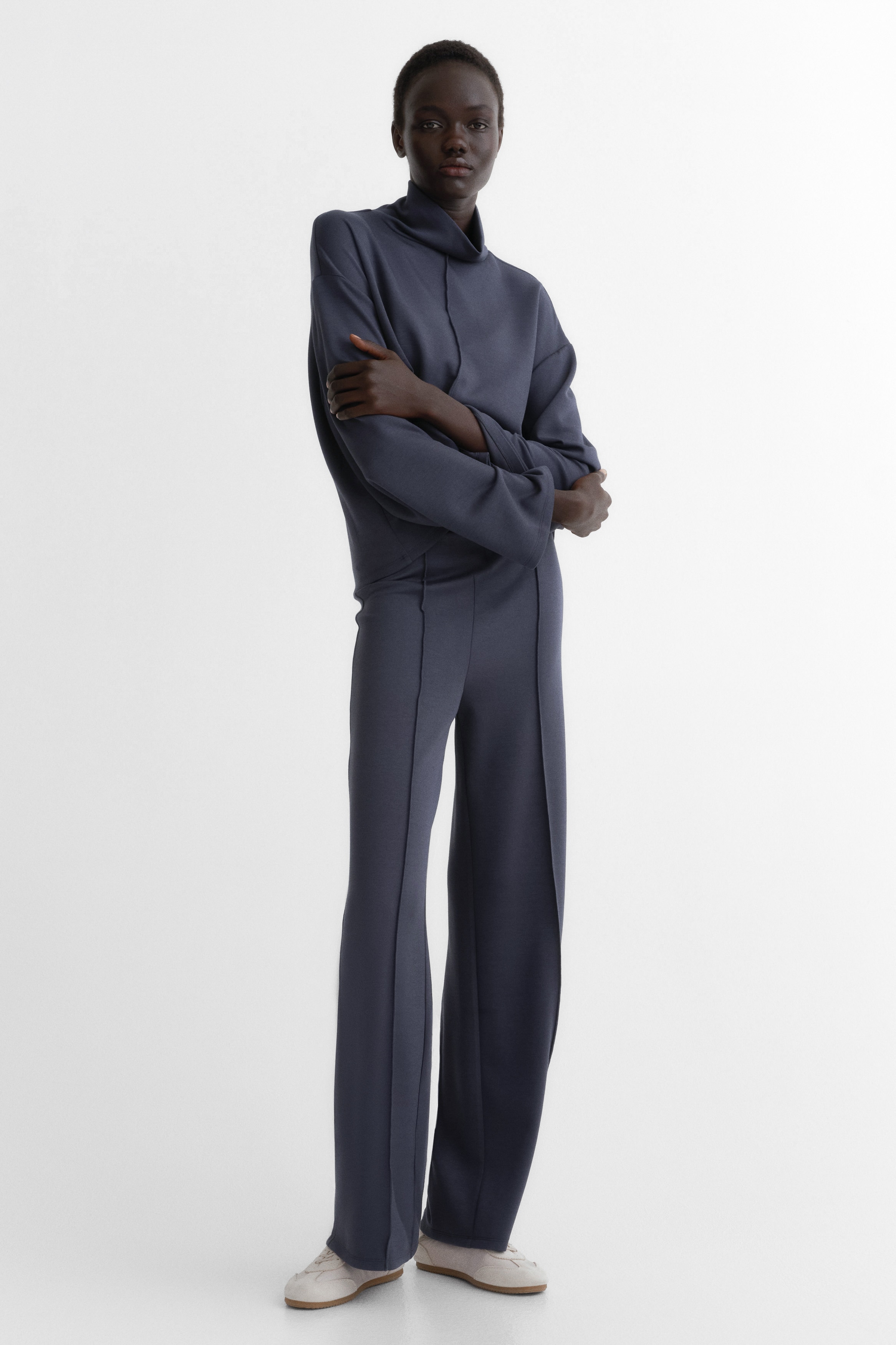 2-piece top and trousers set