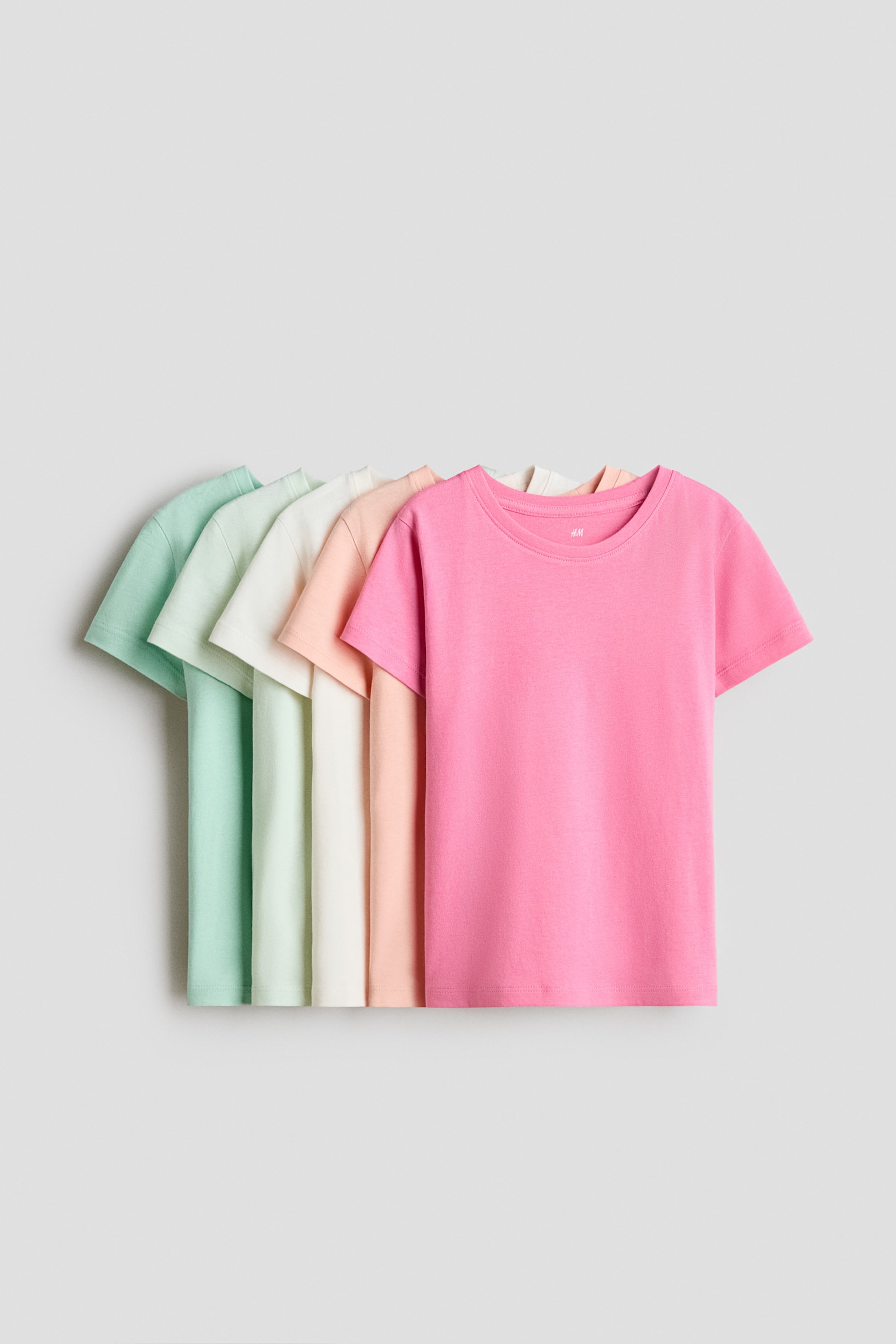 Lot de 5 T-shirts - Abricot/vert menthe/rose/Gris foncé/imprimé léopard/Rose clair/cœurs/Rose/blanc/beige/Rose clair/cœurs/Violet clair/vert clair/Rose clair/cerises/Bleu ancien clair/rose corail/Rose/blanc/Rose clair/vert clair/jaune/Blanc/pois/Violet/beige/vert