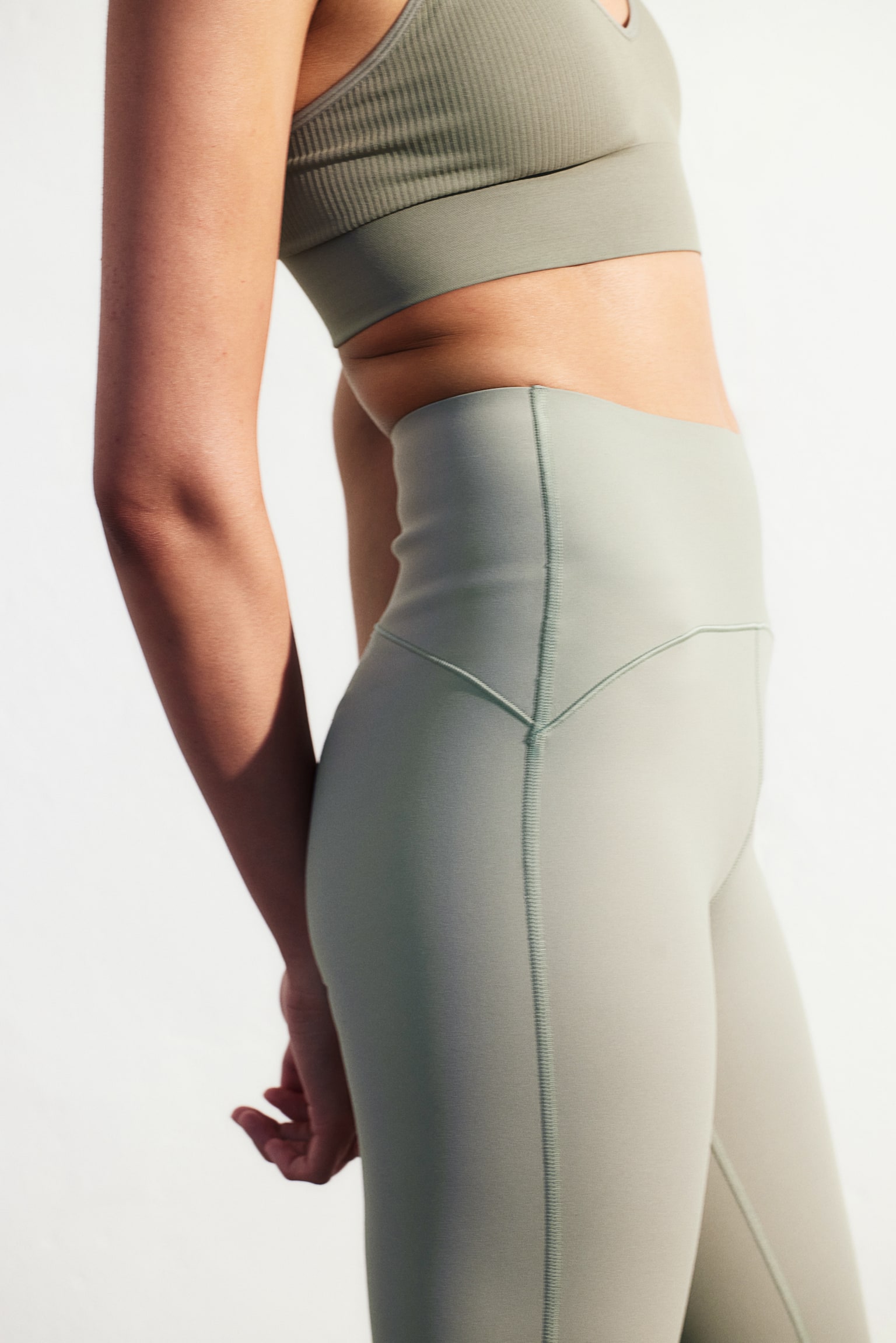 Sports leggings in ShapeMove™ - Light khaki green/Black - 1