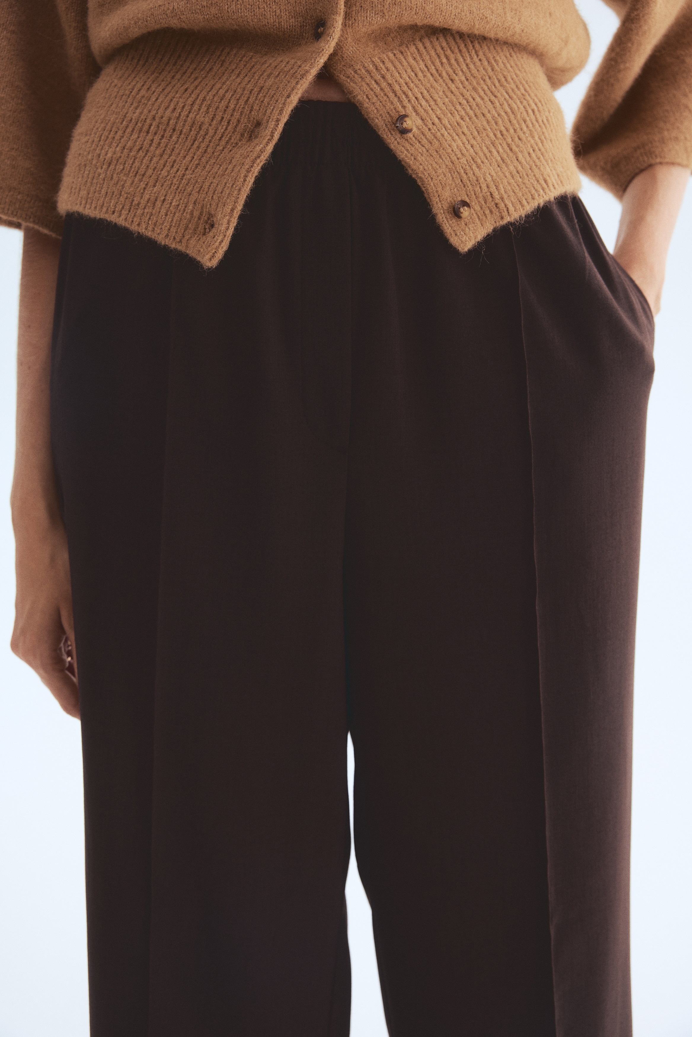 Crease-leg trousers