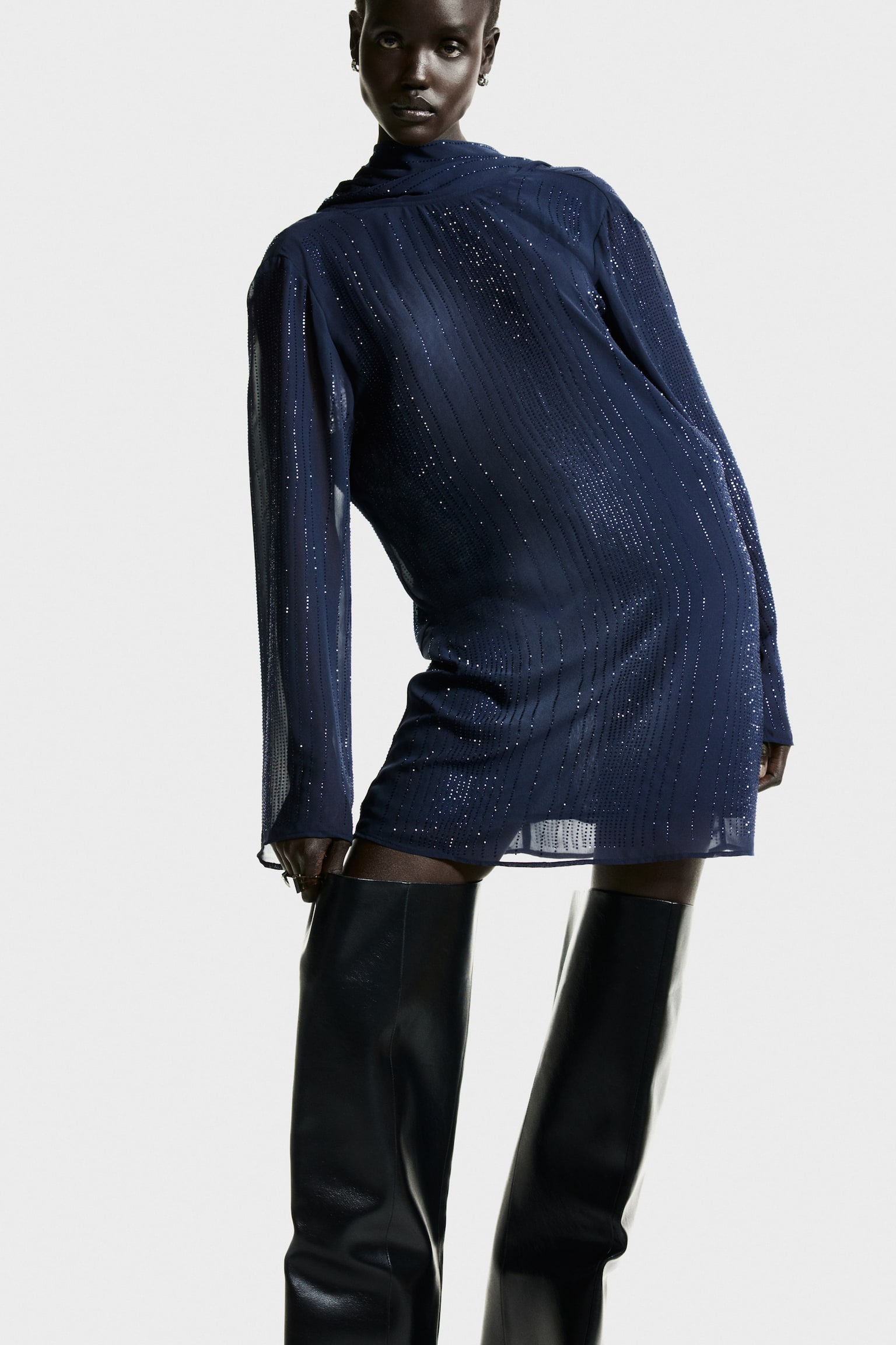 Zdobené šaty s vodopádovým výstřihem - Námořnická modř - 6