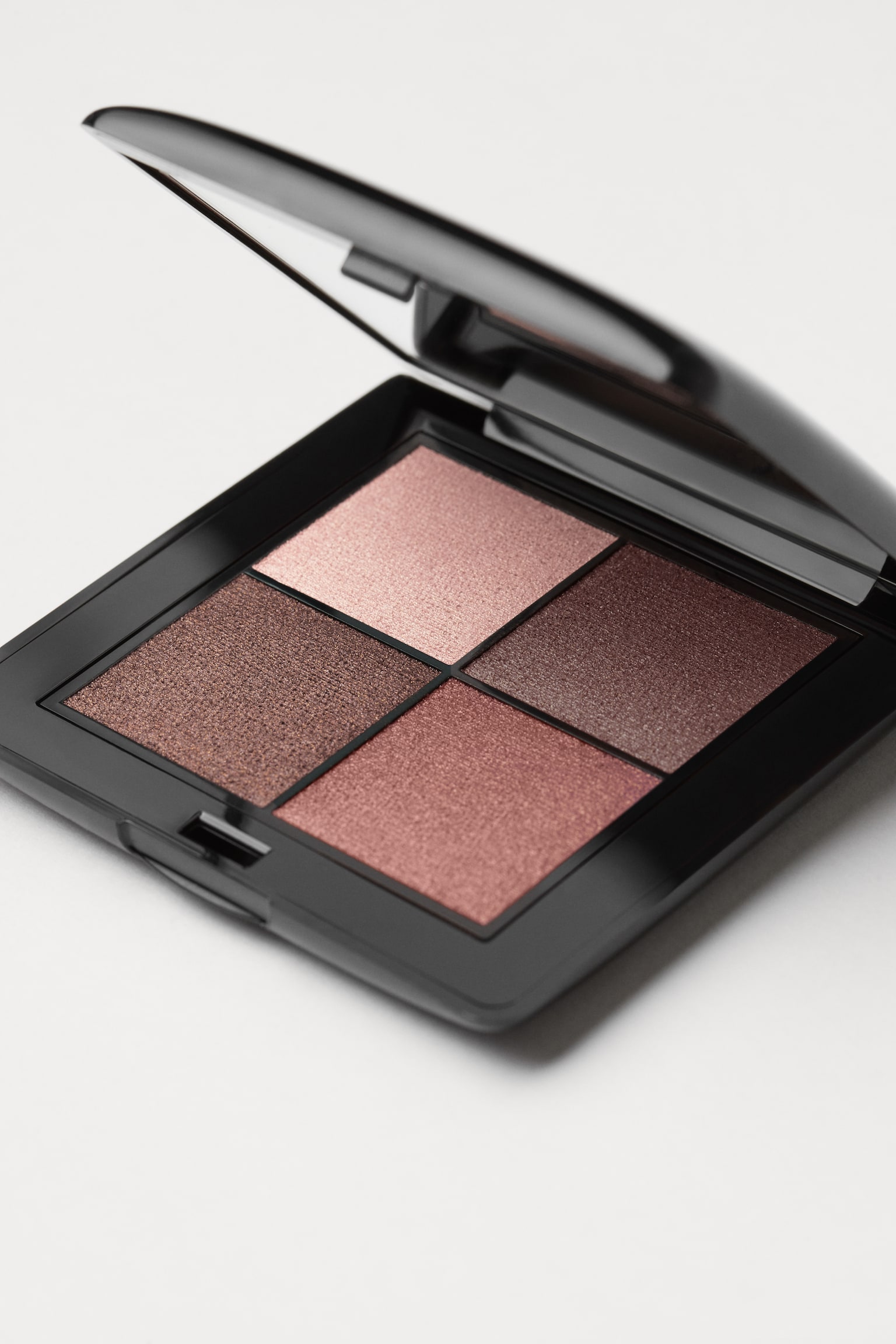 Eye shadow quad - Nice Mauves/Feeling Peach/Rock Me/Dreams come Ecru/Box of Chocs/Earthly Desires/Heart and Soul - 3