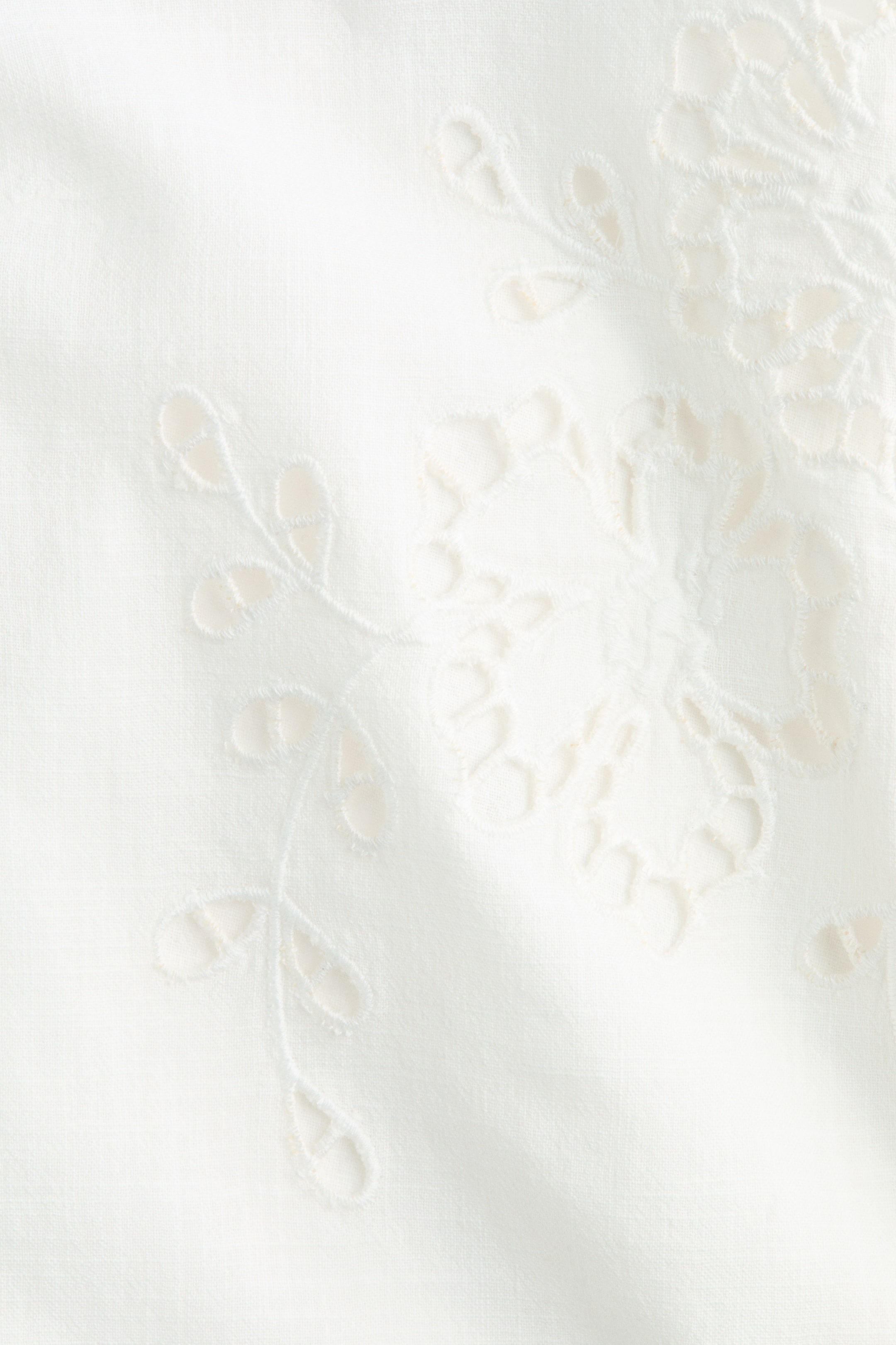 Robe de plage en coton avec broderie anglaise