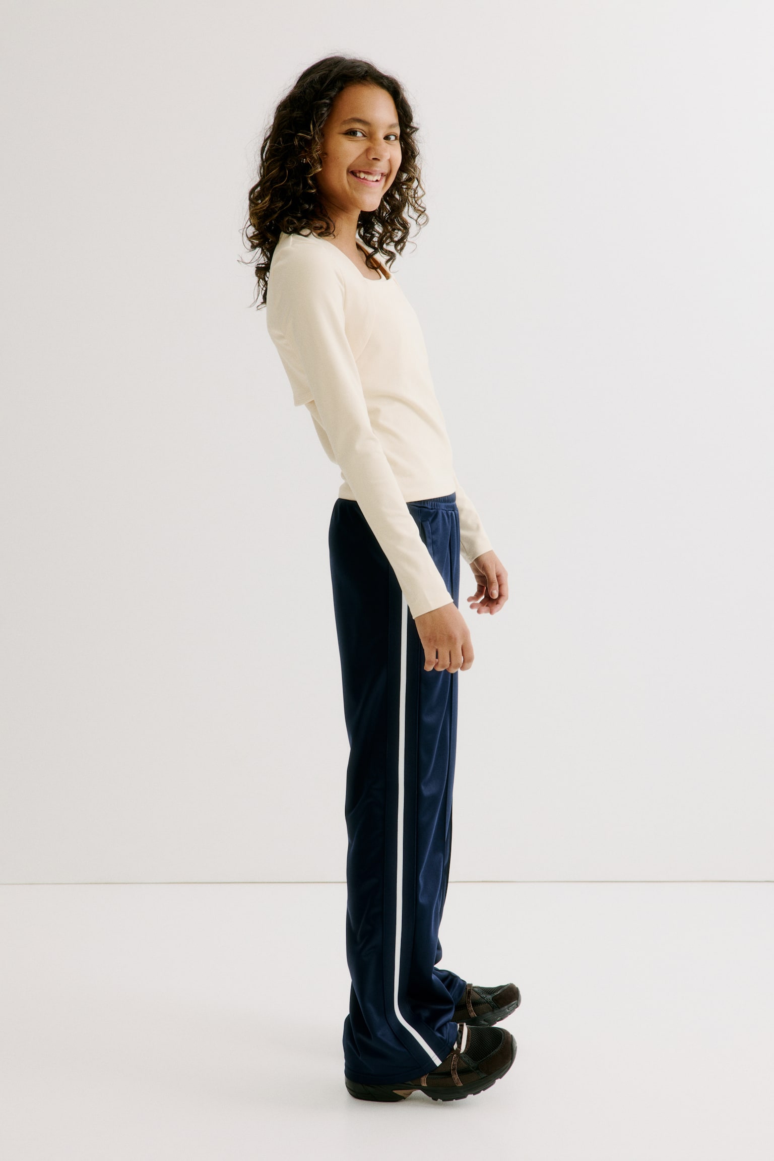 Long-sleeved sports top with DryMove™ - Light beige/Black - 5