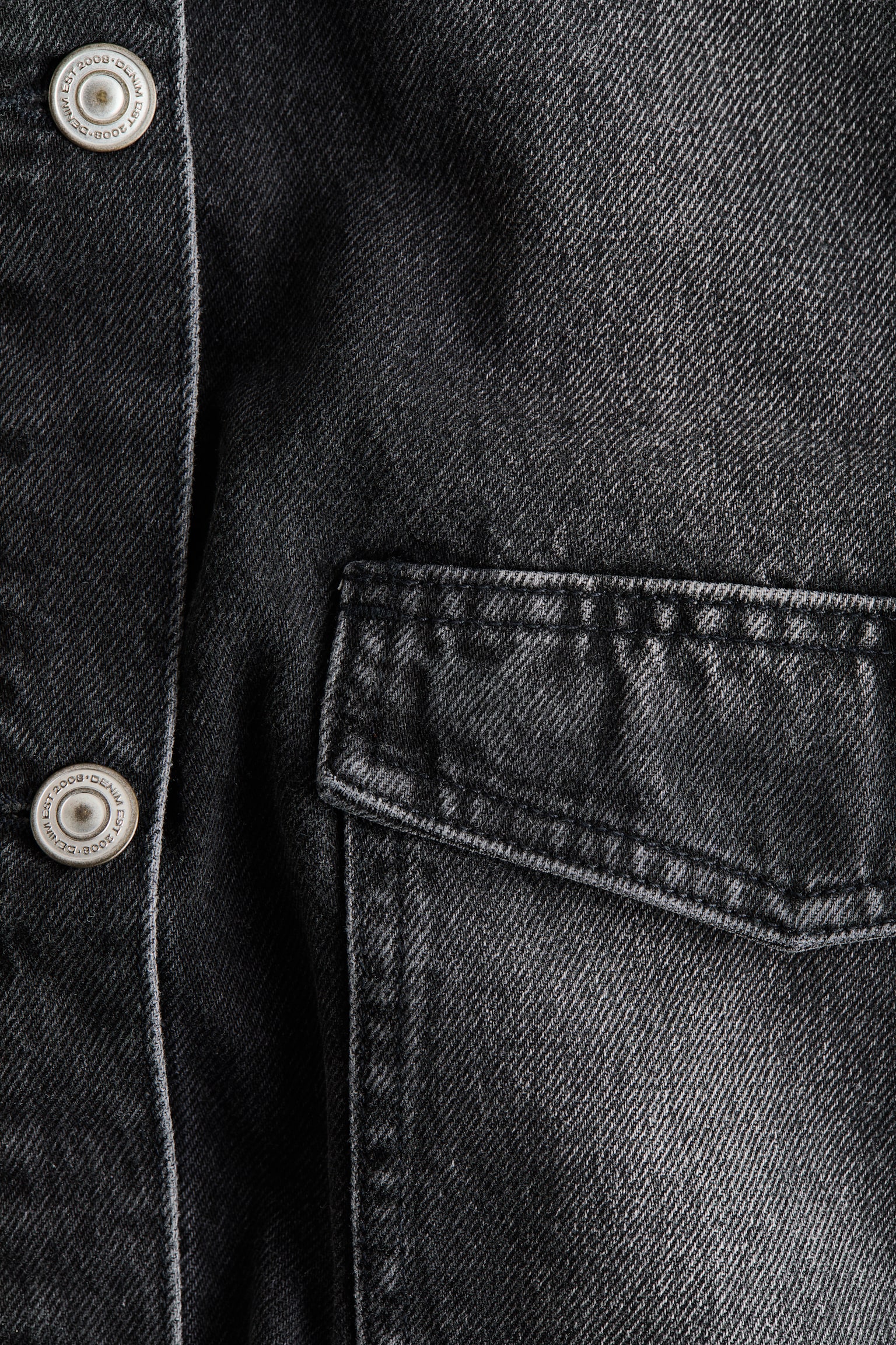 Женская рубашка H&M Oversized Denim Overshirt, цвет: Джинсовый чёрный — фото 7
