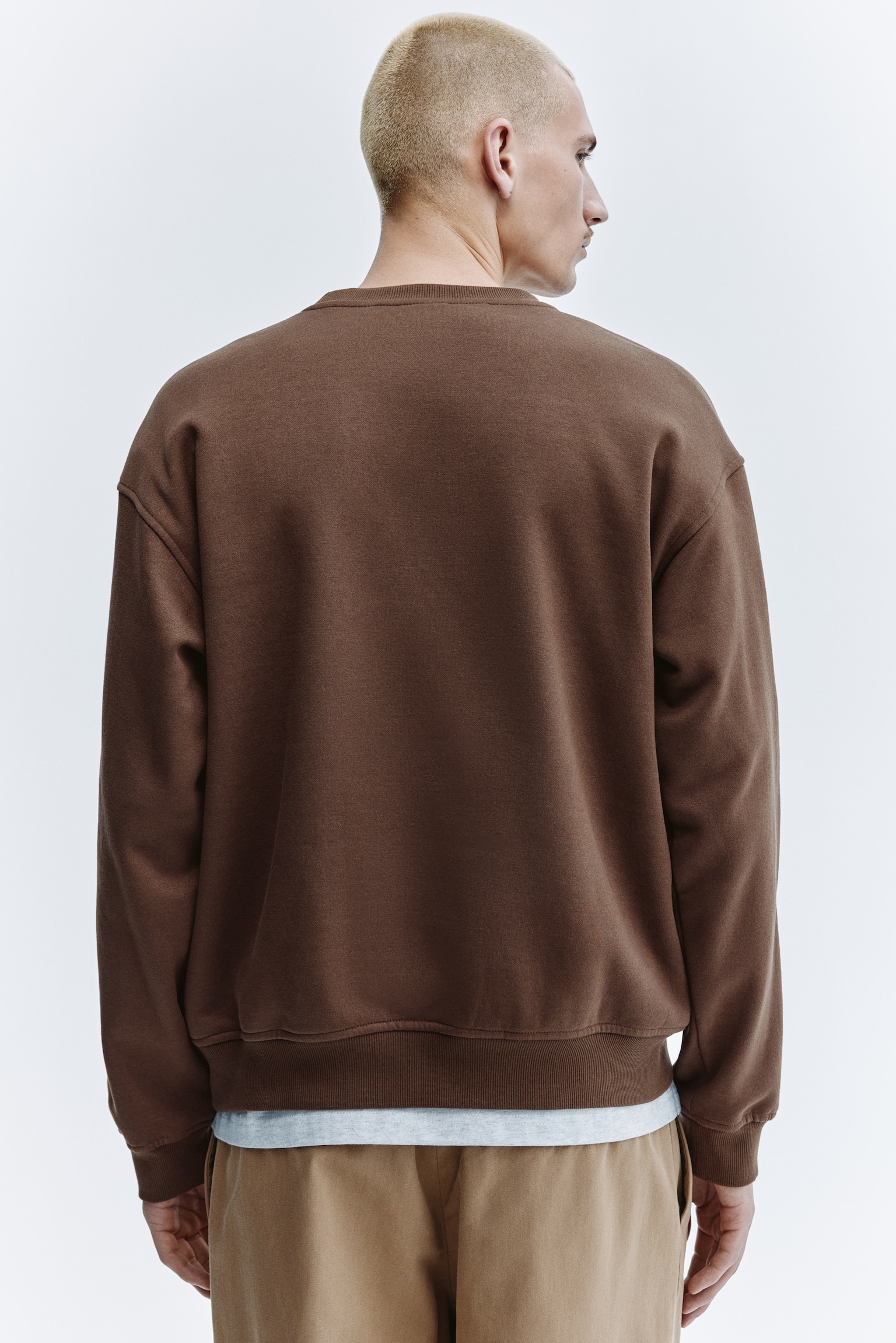 Світшот Loose Fit - Коричневий/Чорний/Темно-сірий/Сливовий/Сірий меланж/Світло-сірий/Зелений/Коричневий/Приглушений зелений хакі/Приглушений блакитний/Зелений/Синій/Рожевий/Світло-блакитний/Червоний/Синьо-зелений - 4