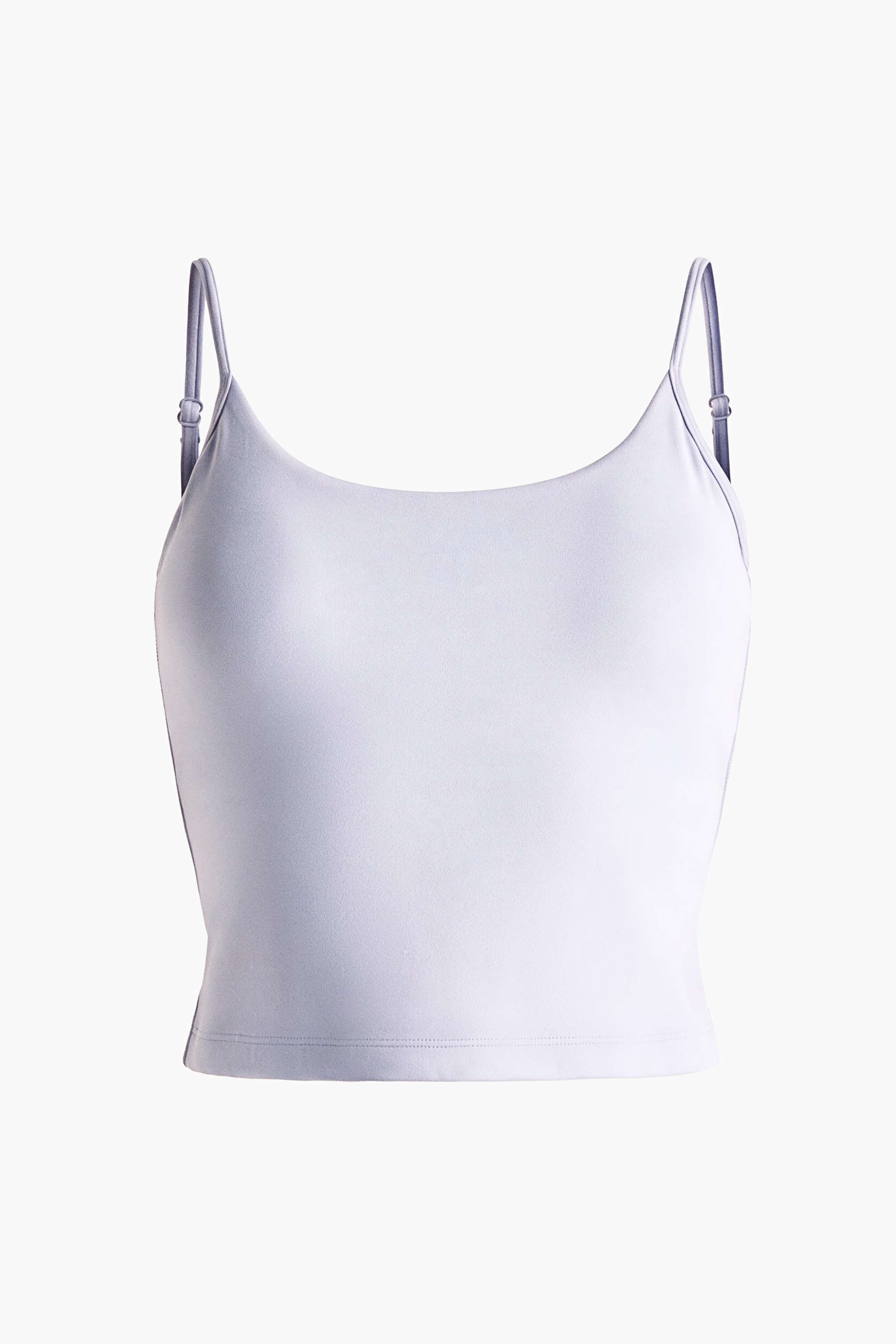 Integral-bra urheilutoppi SoftMove? ominaisuudella on valkoinen, istuva camisole-tyylinen muotoilu ohuilla spagettiolkaimilla. Siinä on pyöreä pääntie ja lyhyt pituus, joka päättyy navan yläpuolelle.
