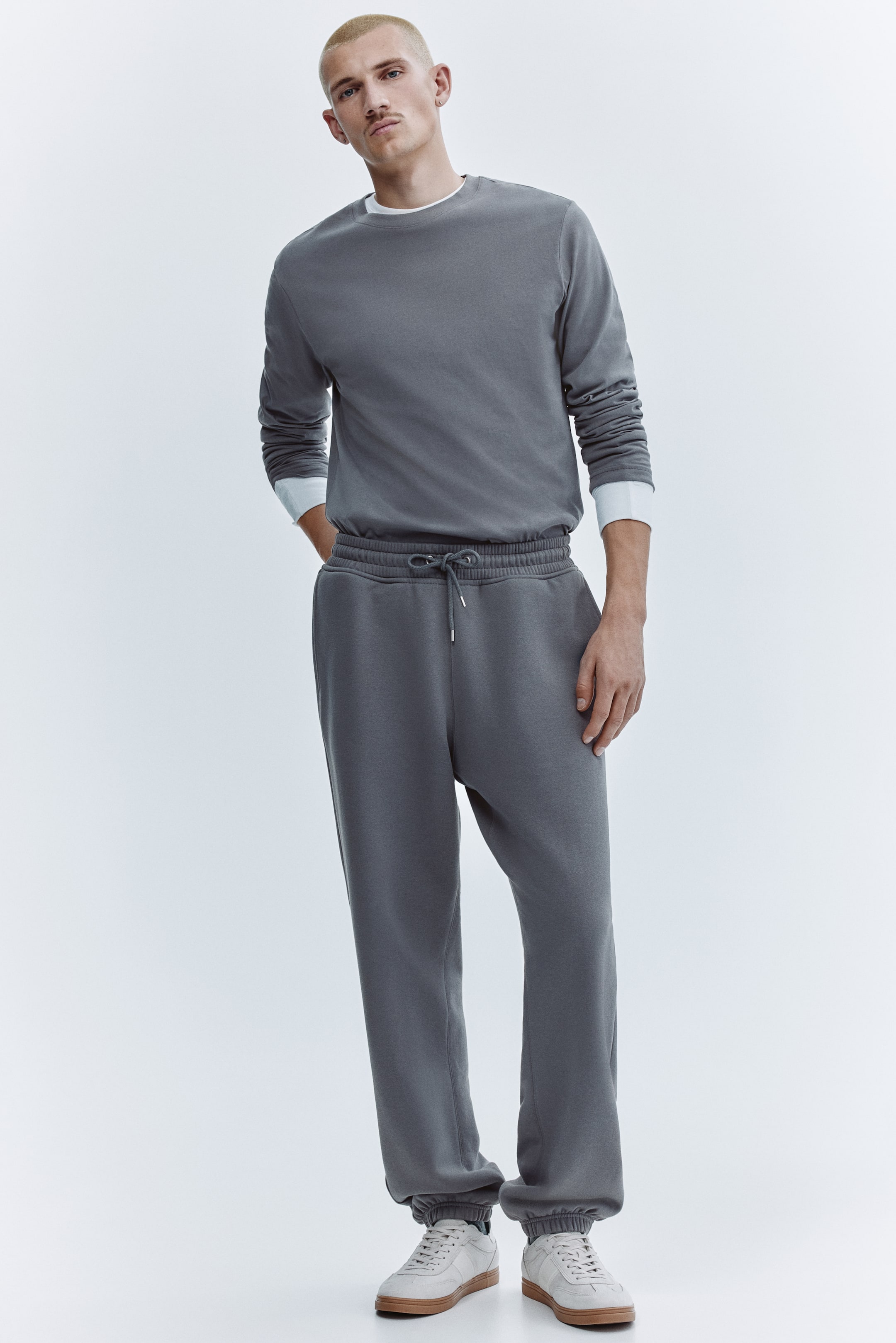 Vezi imaginea mai mare: Pantaloni sport Relaxed Fit - Grey - BĂRBAŢI | H&M RO 1