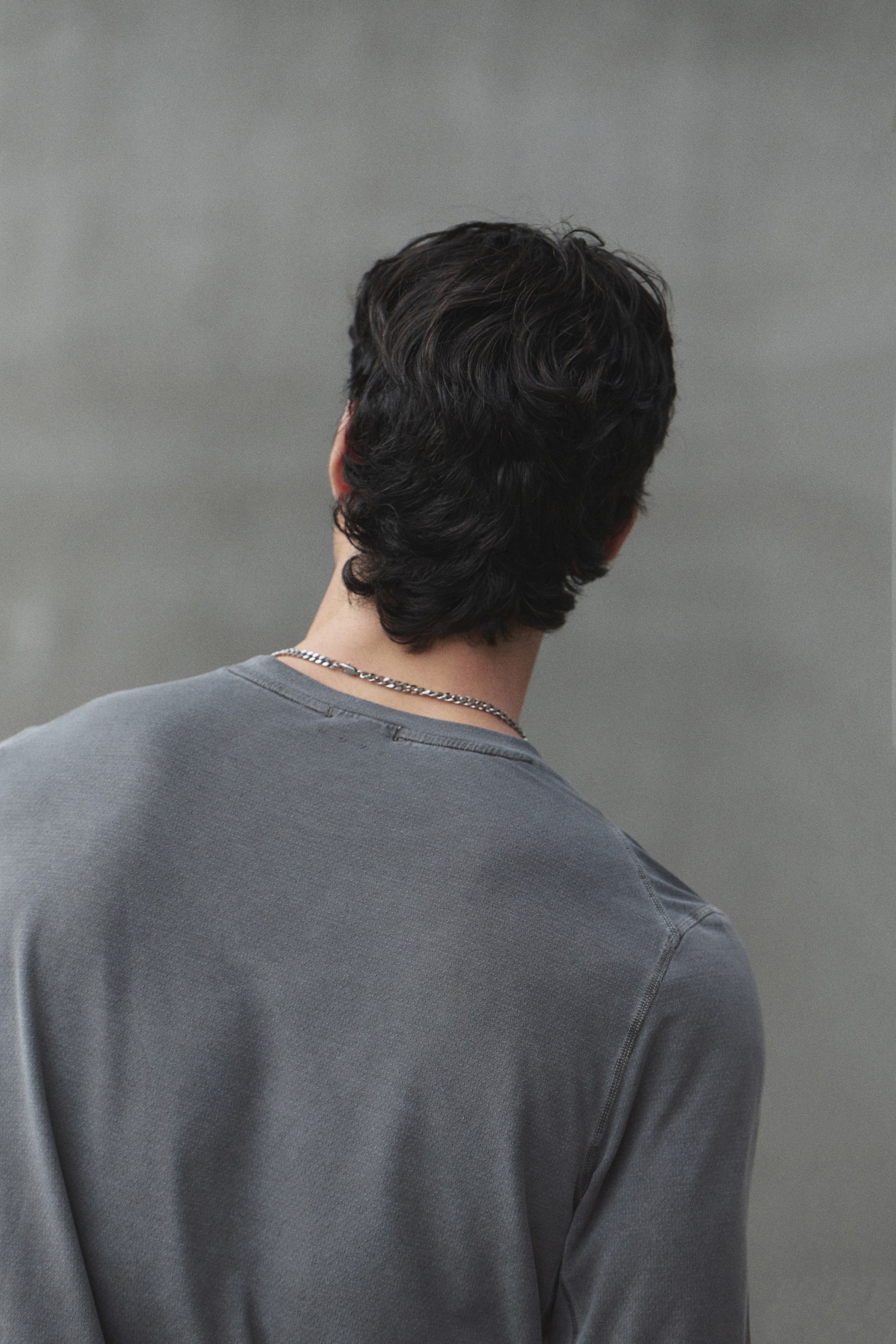 הצגת תמונה גדולה יותר: חולצת ספורט עם שרוולים ארוכים Regular Fit DryMove™ - אפור כהה - Men | H&M IL 5