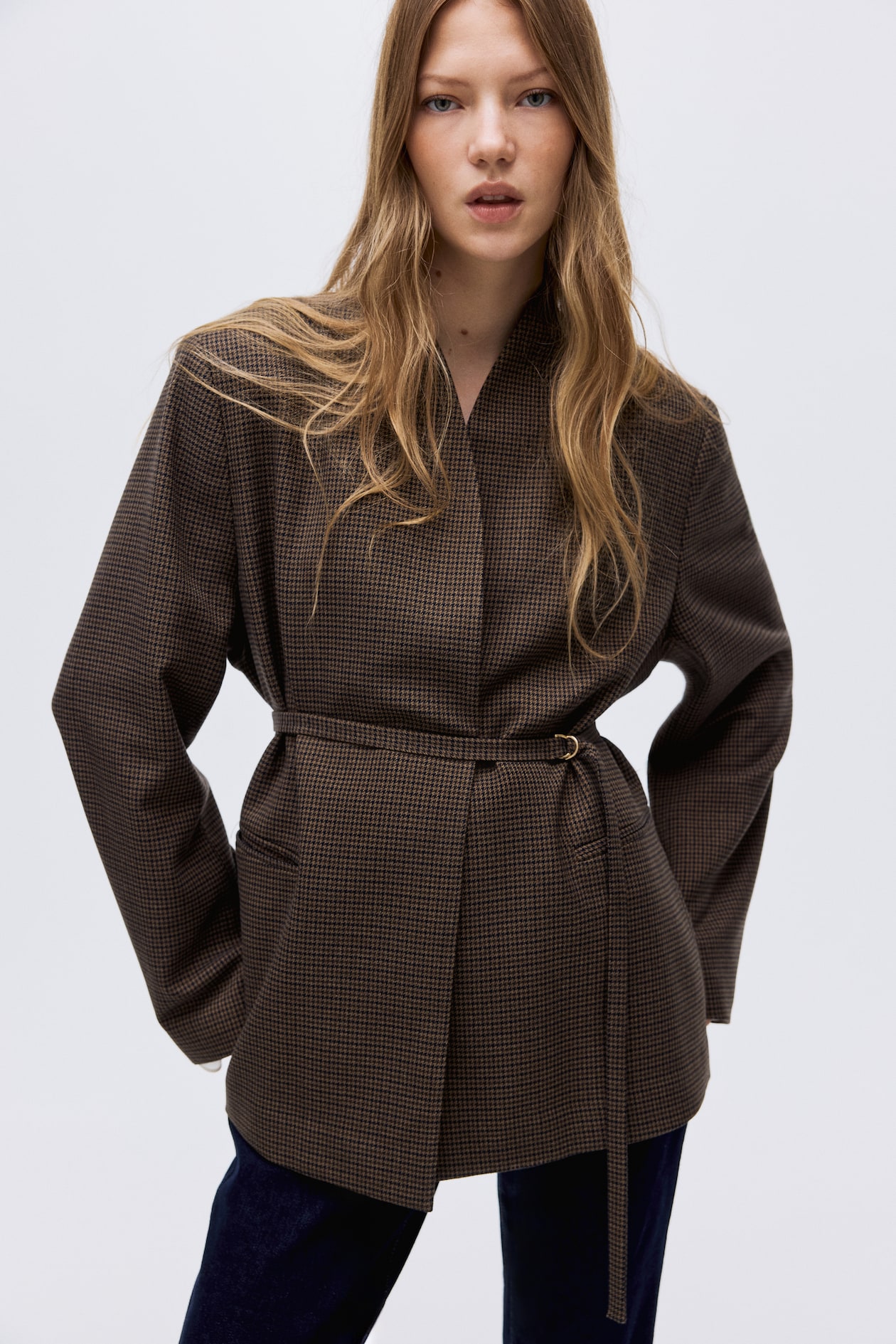 Blazer avec ceinture - Beige/motif pied-de-poule - FEMME | H&M FR