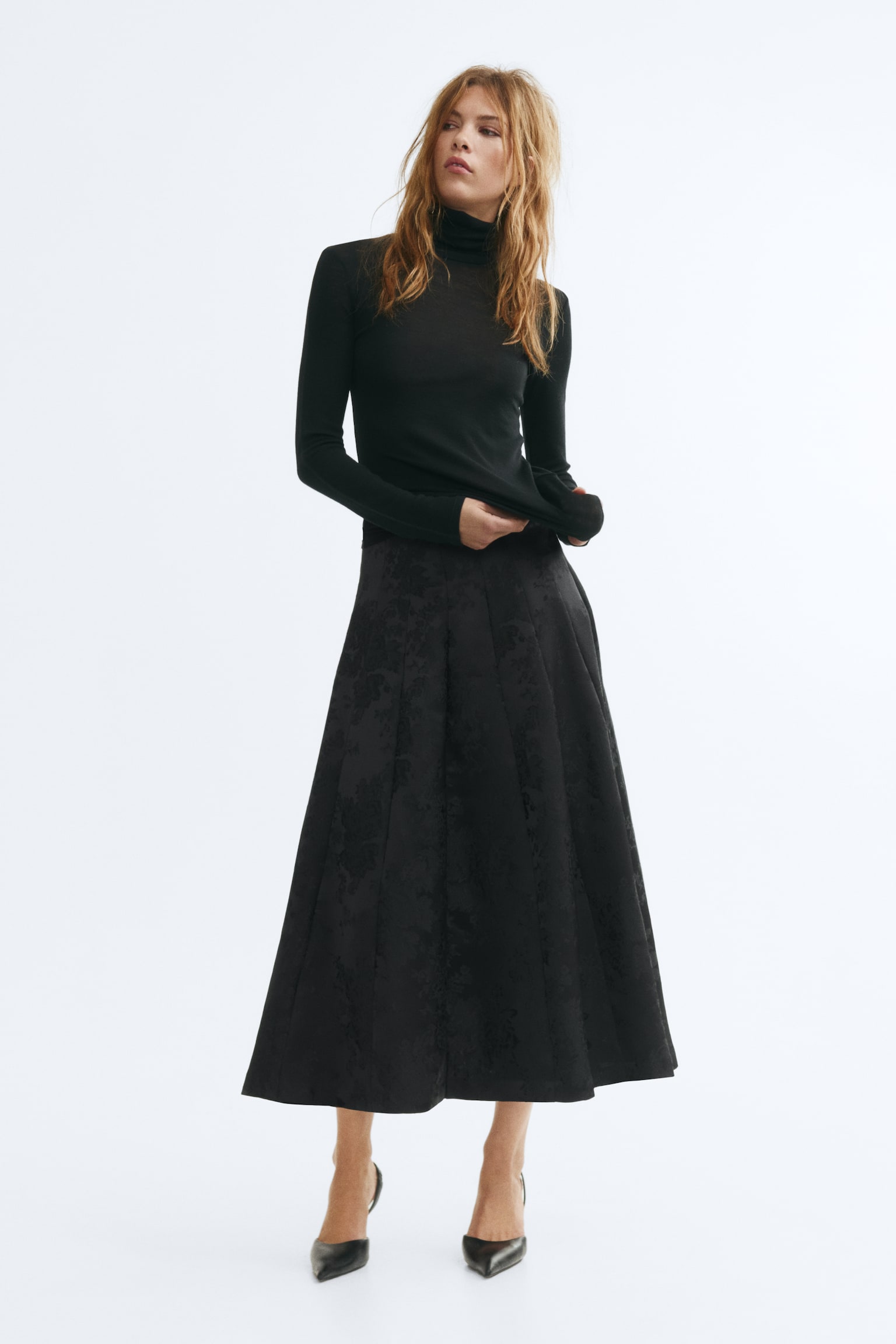 Женская юбка H&M A-Line Brocade, цвет: Чёрный — фото 2