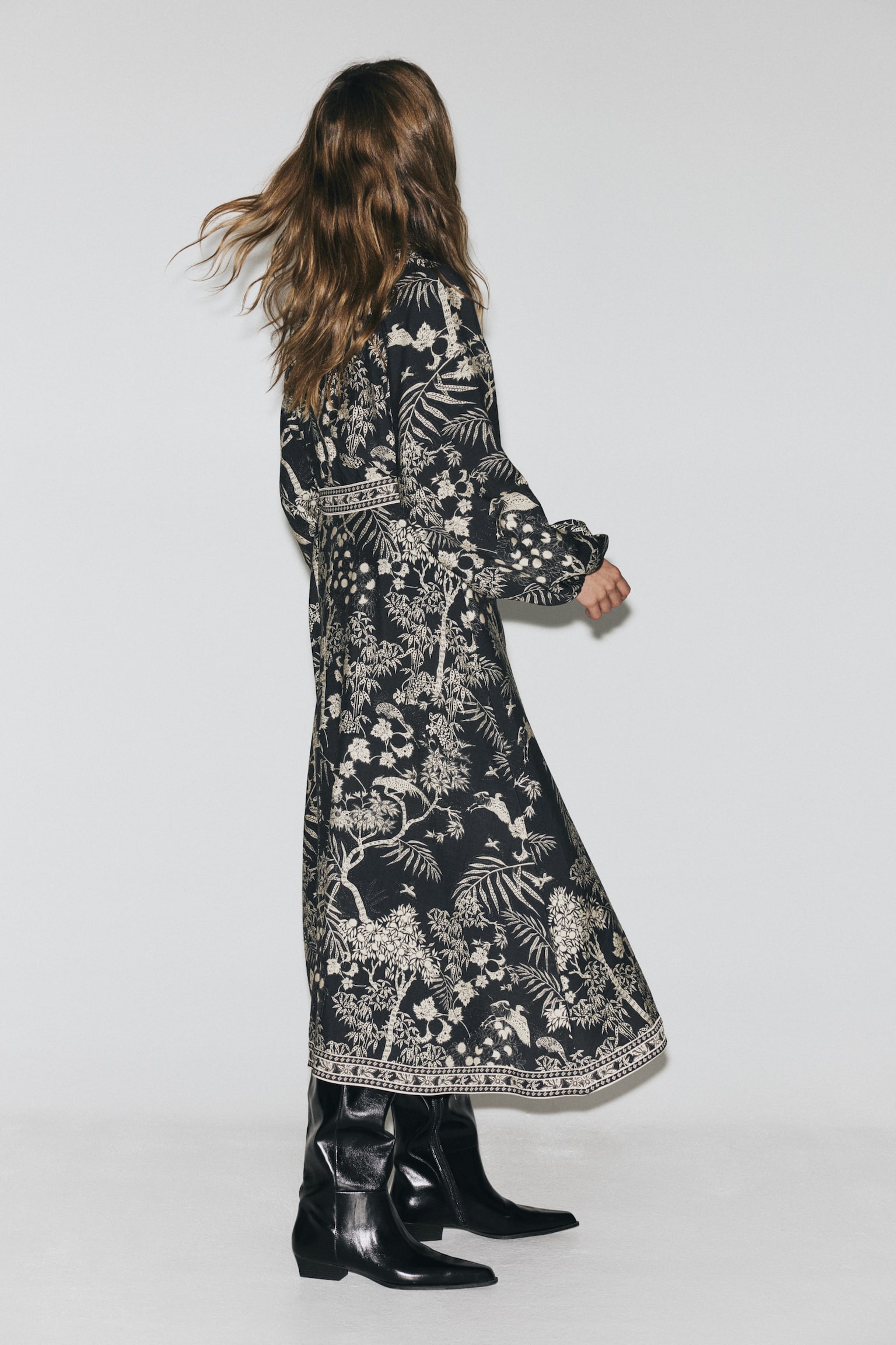Long-sleeved wrap dress - Black/Patterned - 6