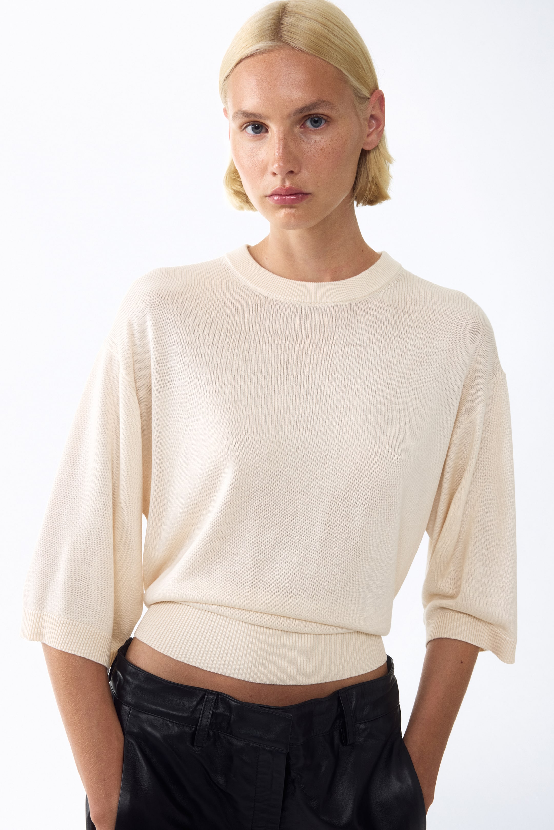 Short-Sleeved Fine-Knit Top