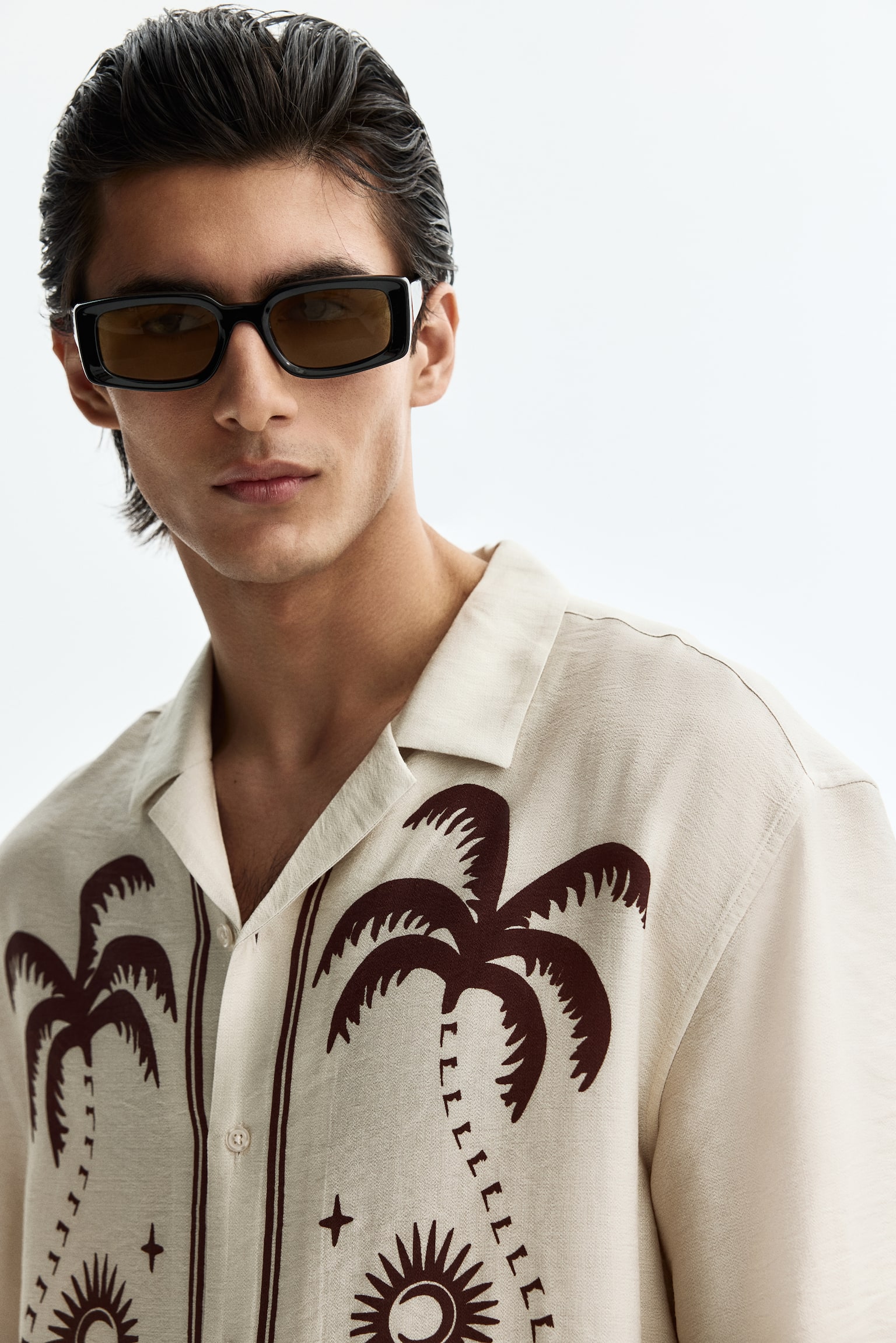 חולצת ריזורט עם הדפסים Relaxed Fit - בז' בהיר/דוגמה/שחור/דוגמה - 6