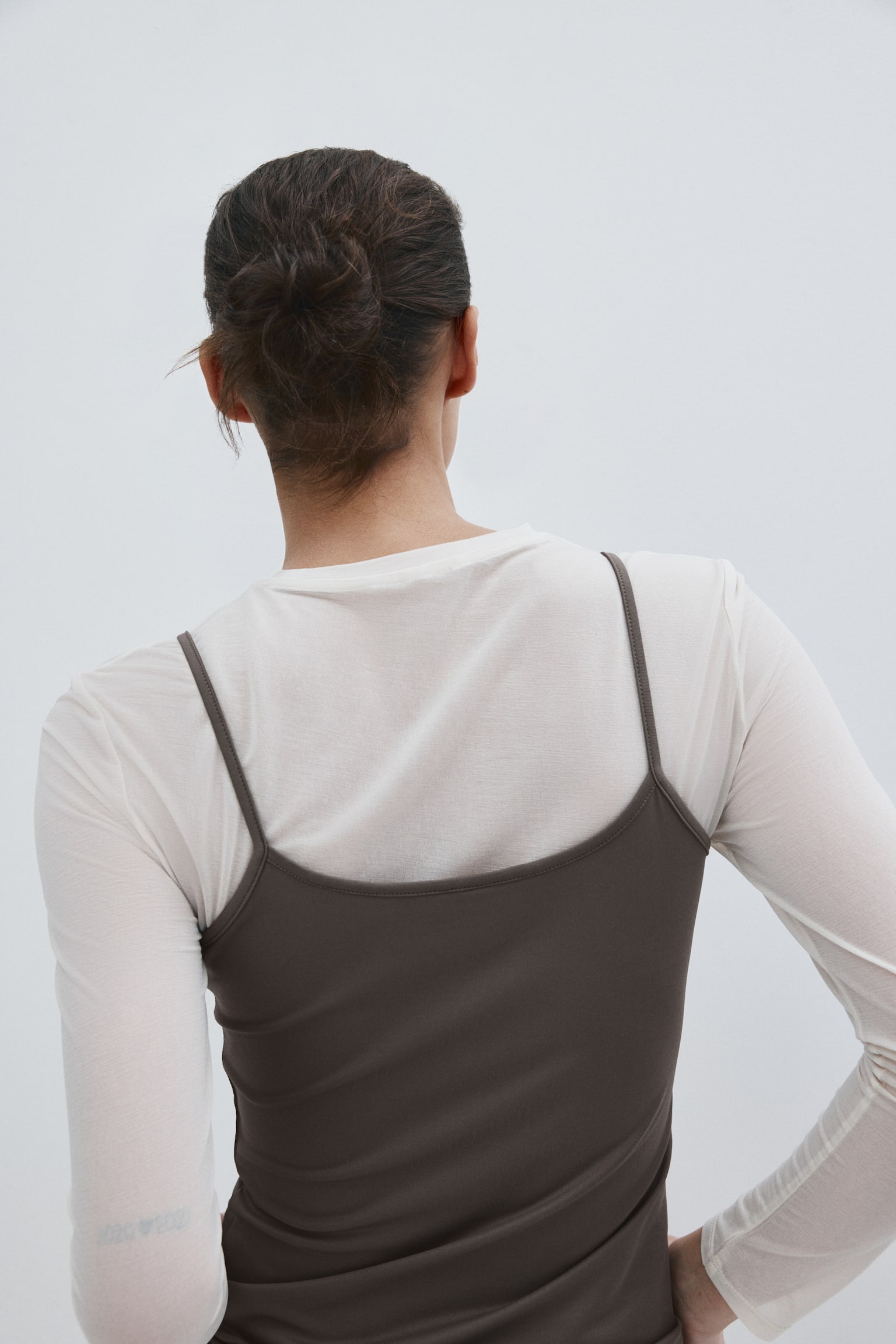 גופיית מיקרופייבר - בז' אפרפר כהה/לבן - 6