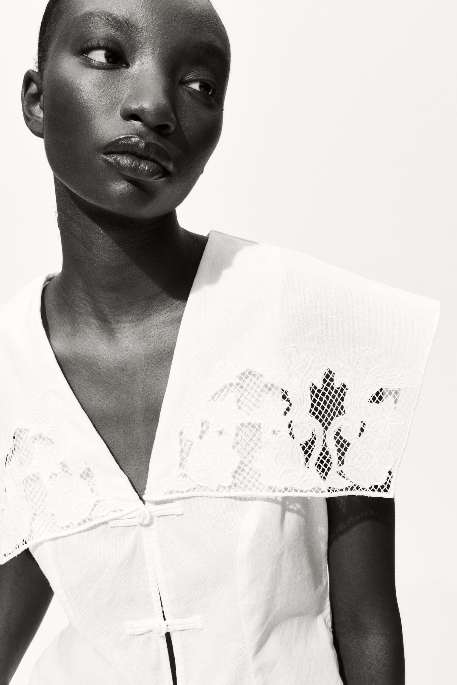 Sailor-collared broderie anglaise top - Ivory - 1
