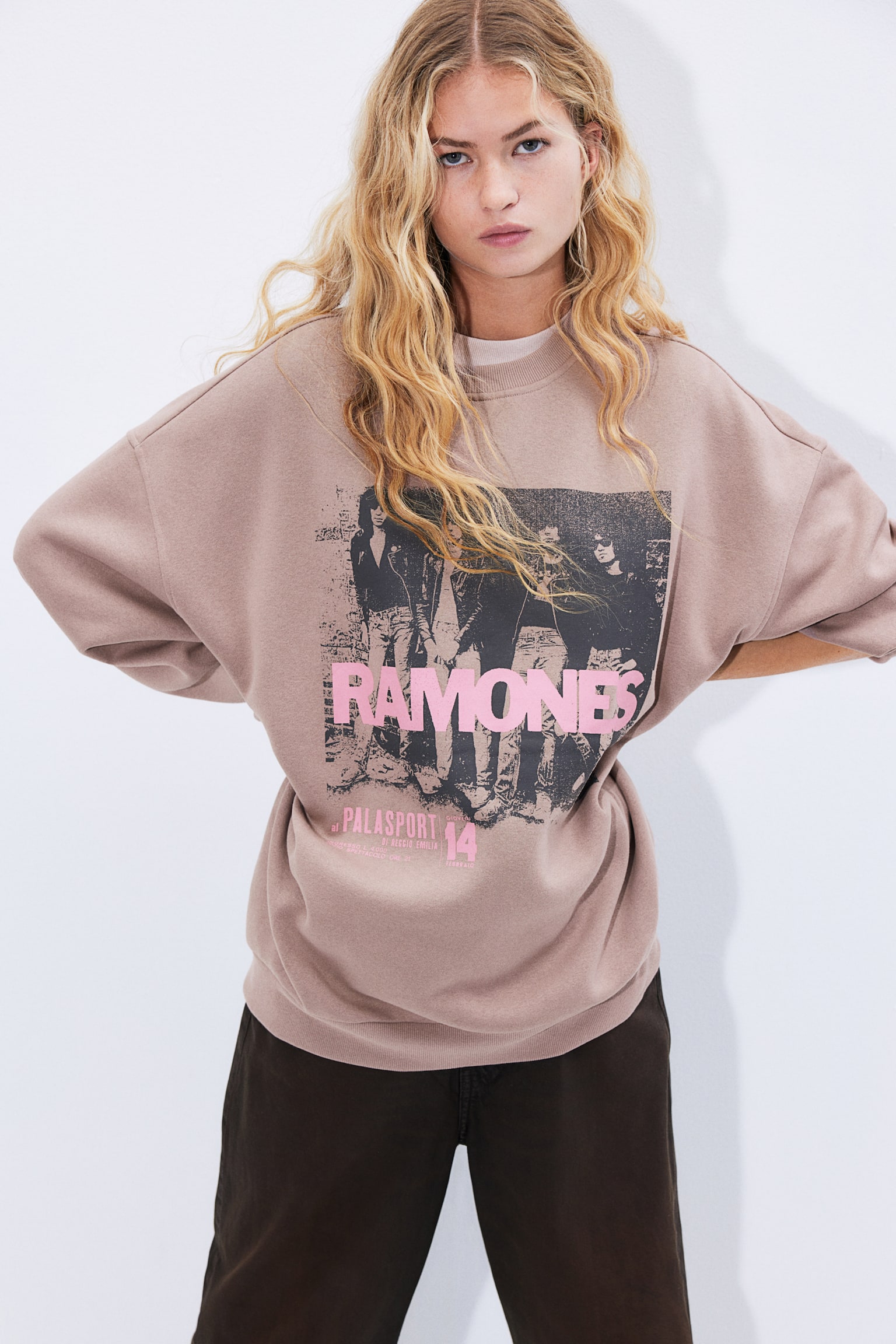 Oversized printed sweatshirt - Greige/Ramones/Black/Elvis Presley/Dark grey/The British Museum/Burgundy/Alice in Wonderland/Light beige/The Beatles/Cream/Sublime - 5