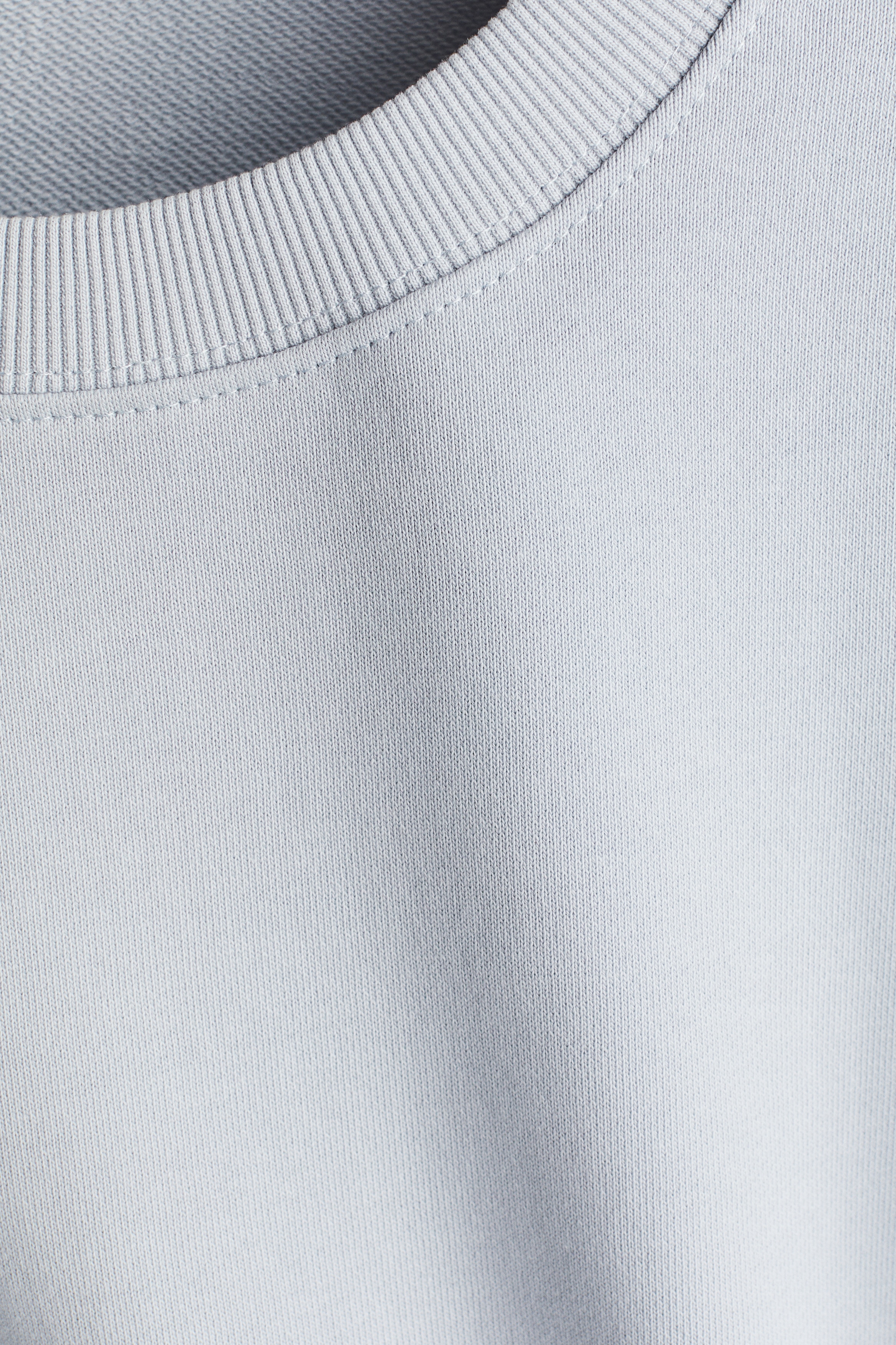 Short-sleeved sweatshirt