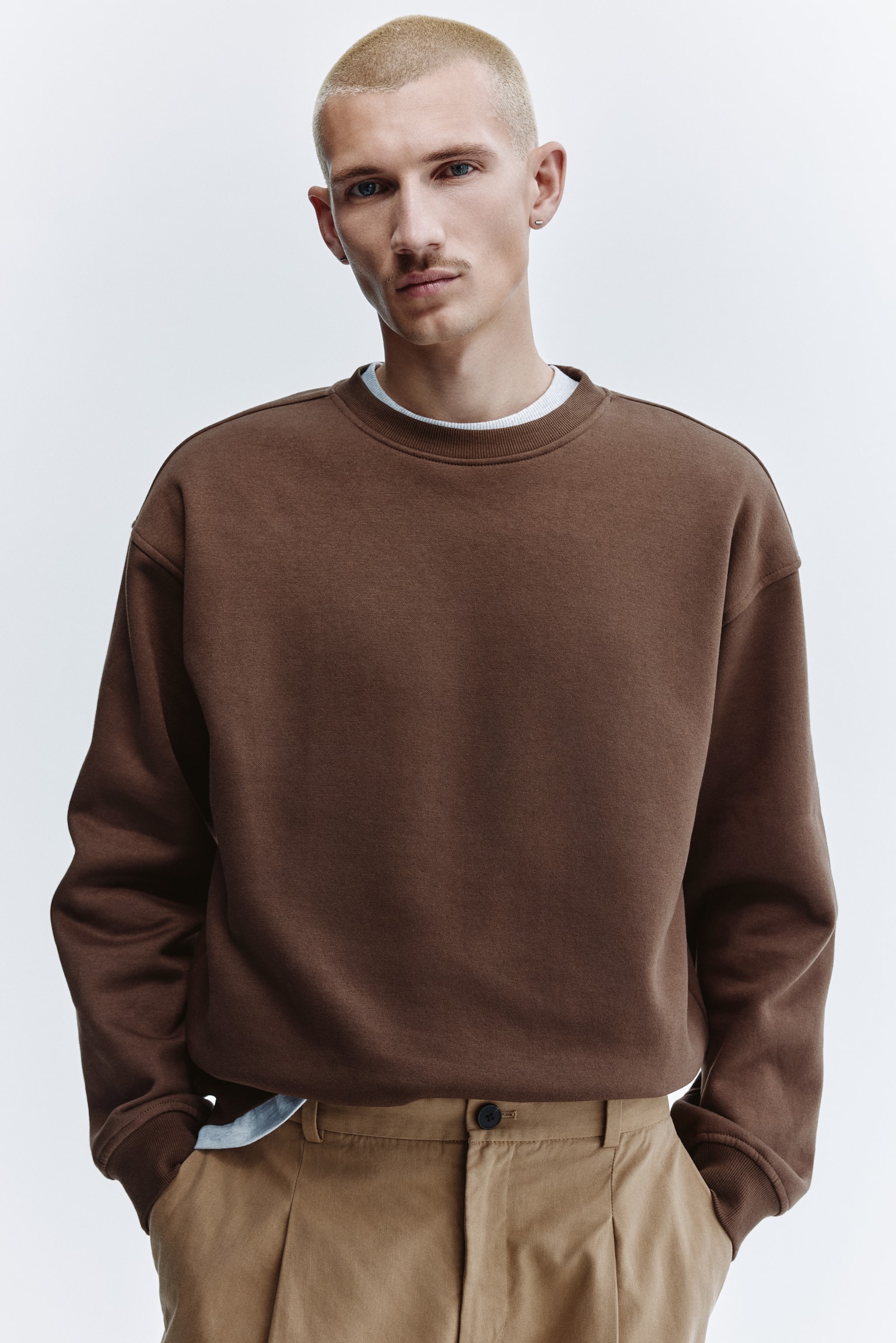 Світшот Loose Fit - Коричневий/Чорний/Темно-сірий/Сливовий/Сірий меланж/Світло-сірий/Зелений/Коричневий/Приглушений зелений хакі/Приглушений блакитний/Зелений/Синій/Рожевий/Світло-блакитний/Червоний/Синьо-зелений - 6