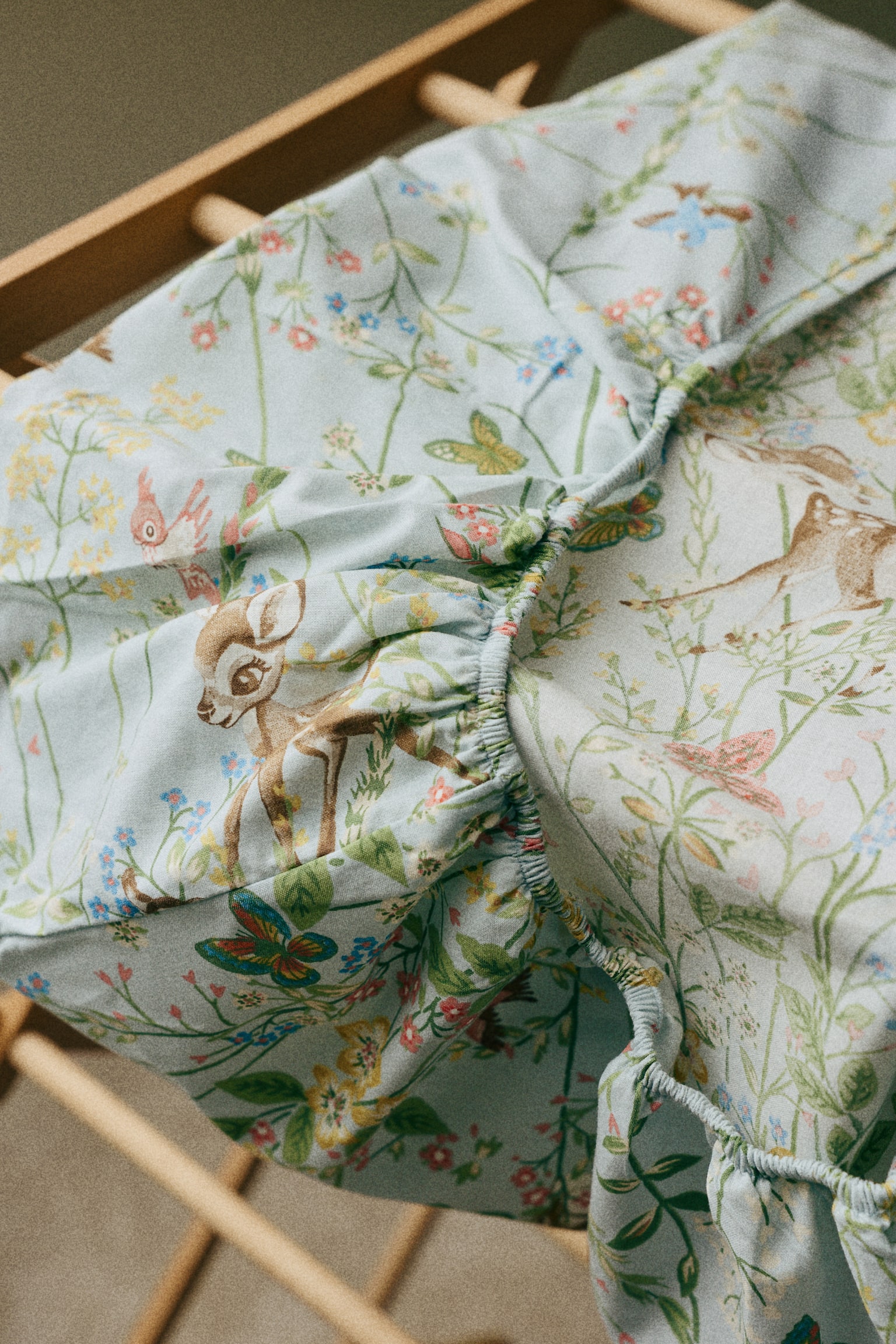 Napínacia plachta do postieľky - Svetlomodrá/Bambi/Biela/Bambi/Ružová/Bambi - 2