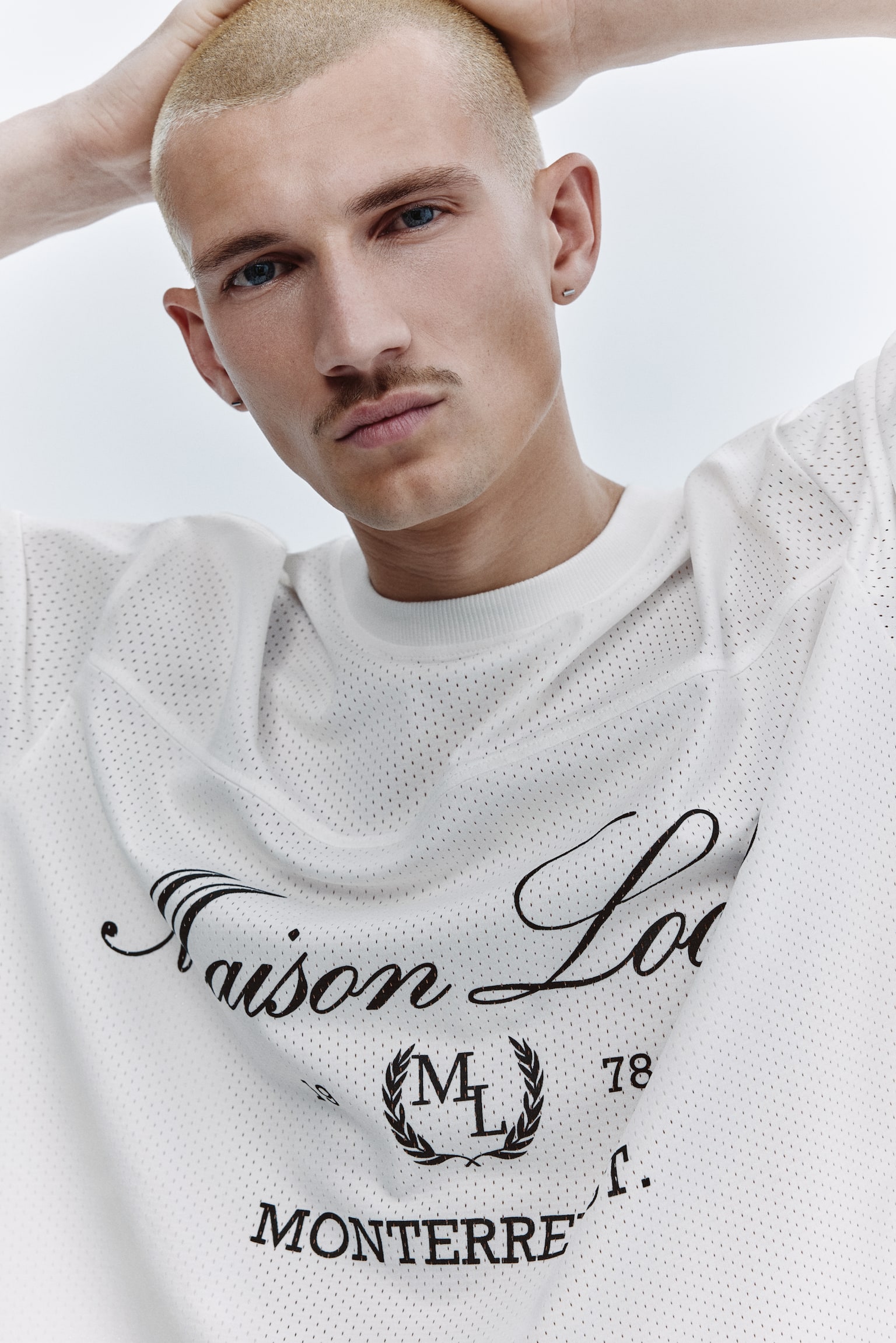 Siateczkowy T-shirt z nadrukiem Oversized Fit - Biały/Maison Locals/Granatowy/Maison Locals - 7