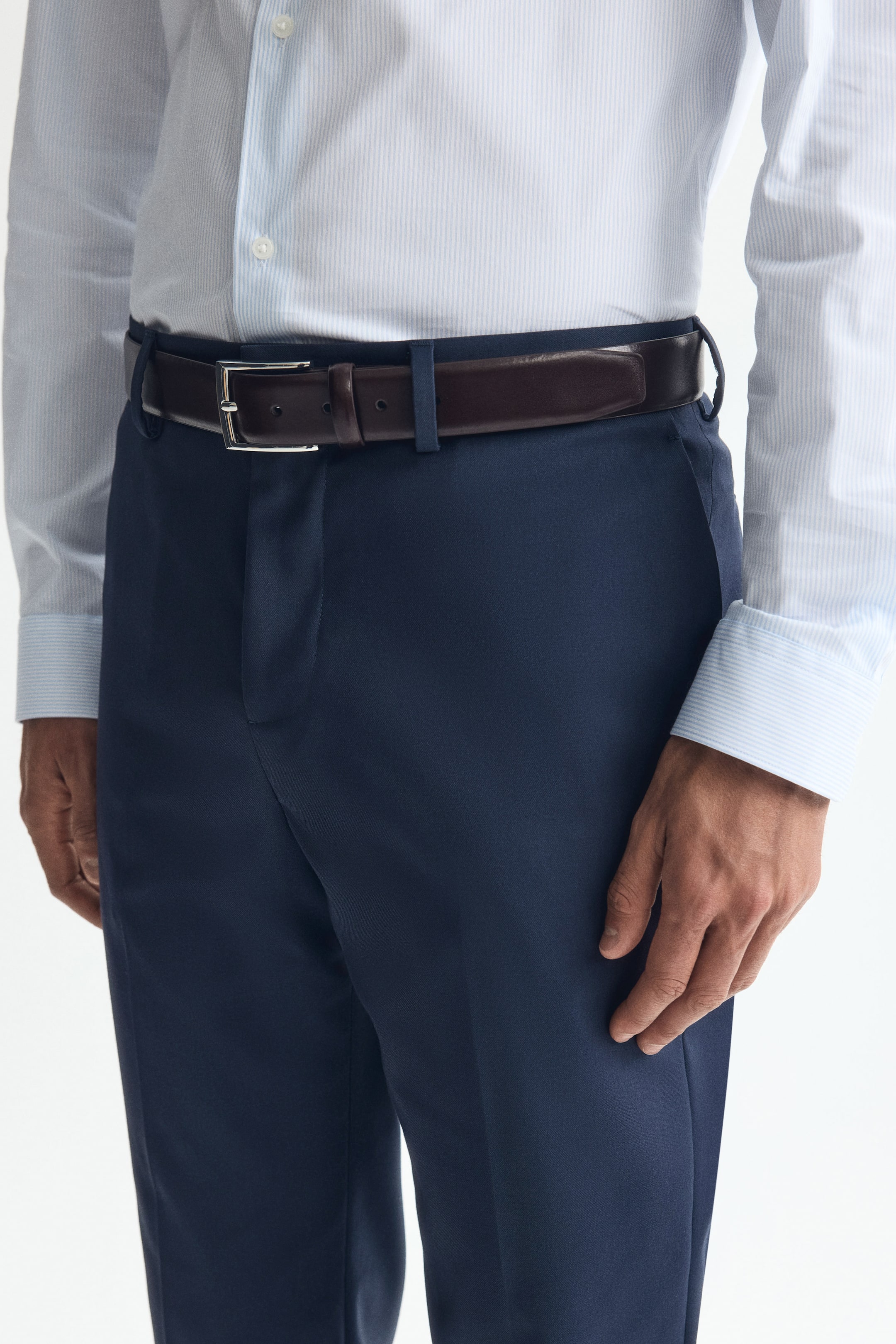 Pantalon d'habit près du corps