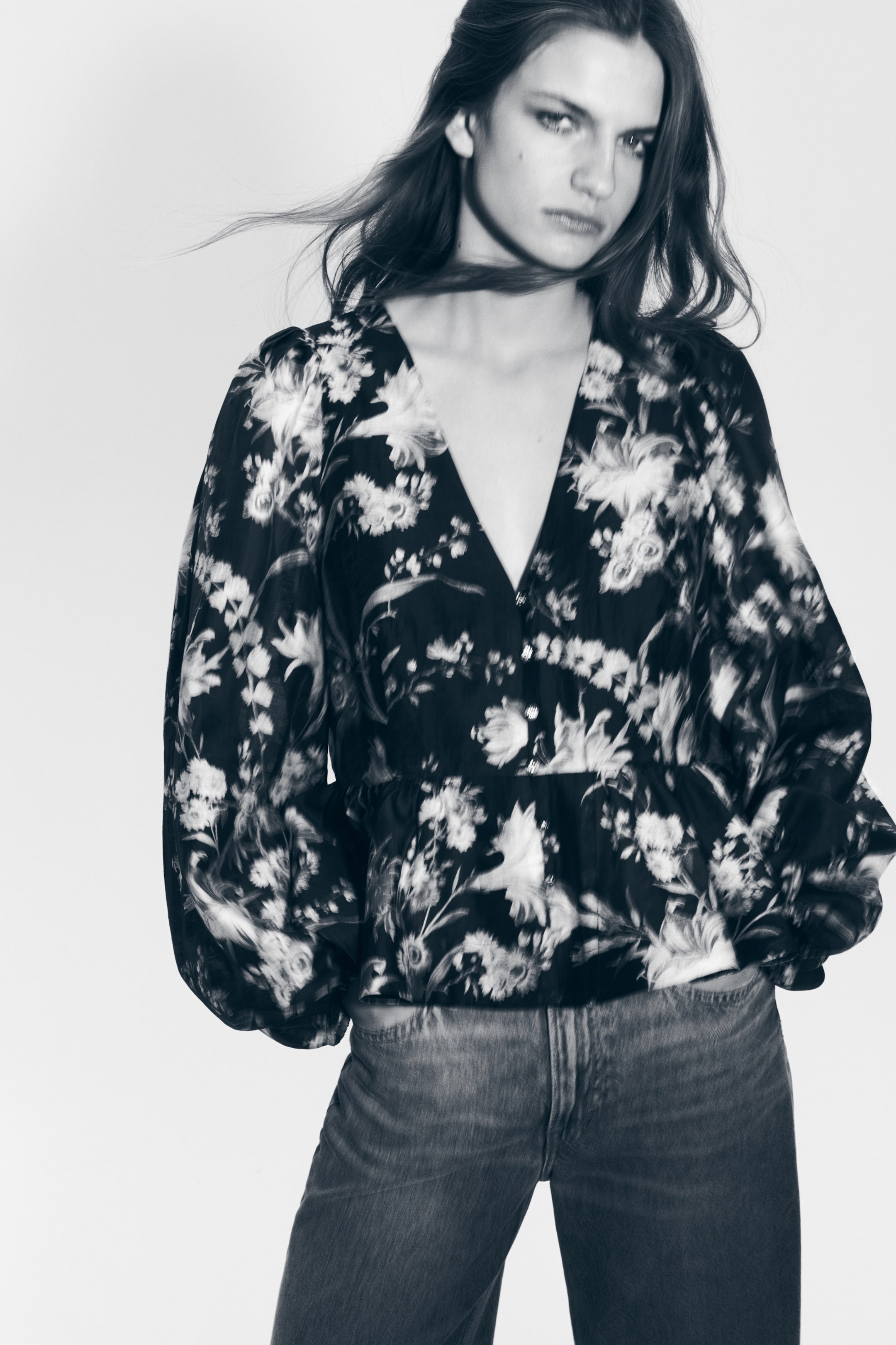 Ver imagen más grande: Blusa en mezcla de lino con peplum - Negro/Floral - MUJER | H&M ES 1