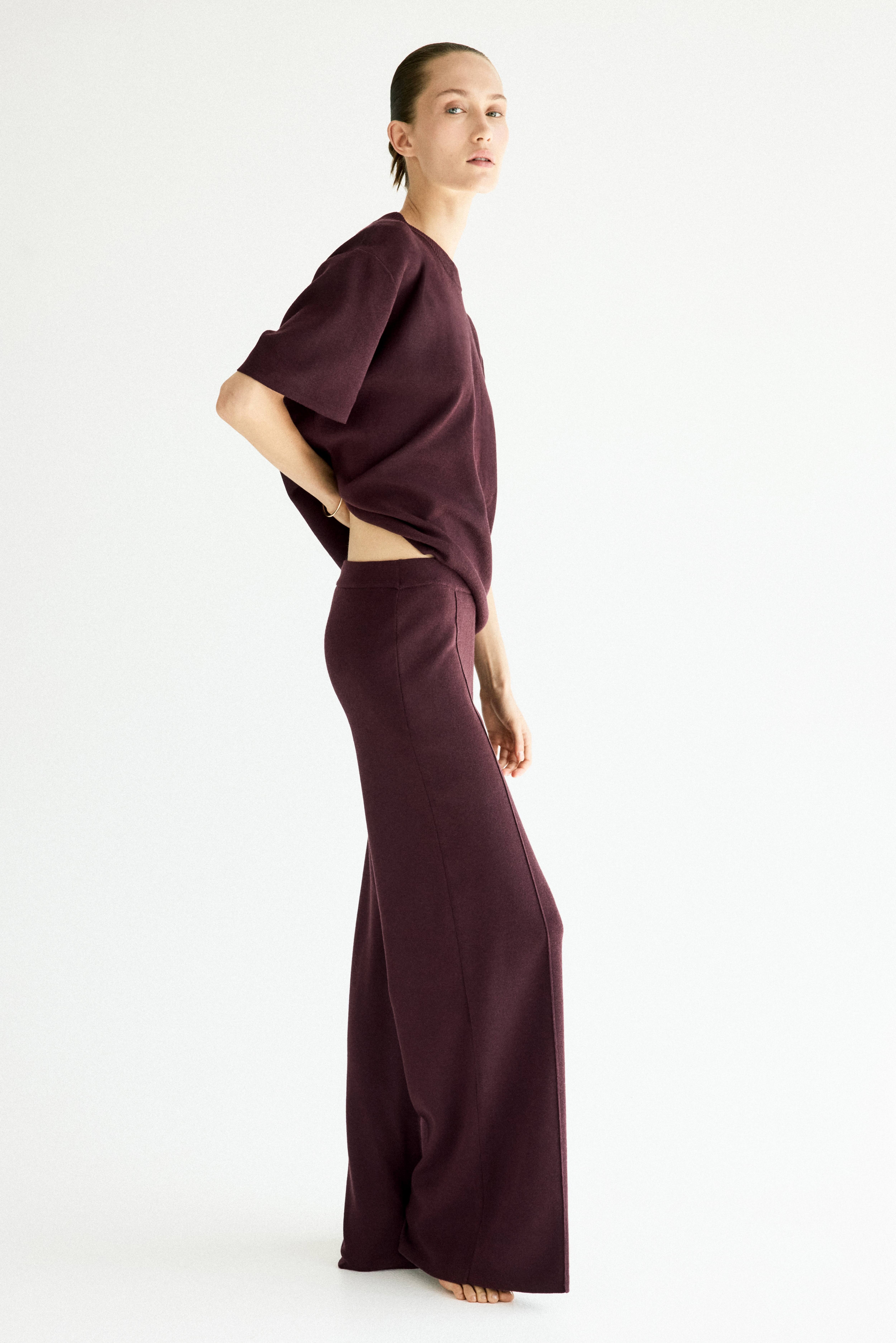 Wide-Leg Fine-Knit Pants