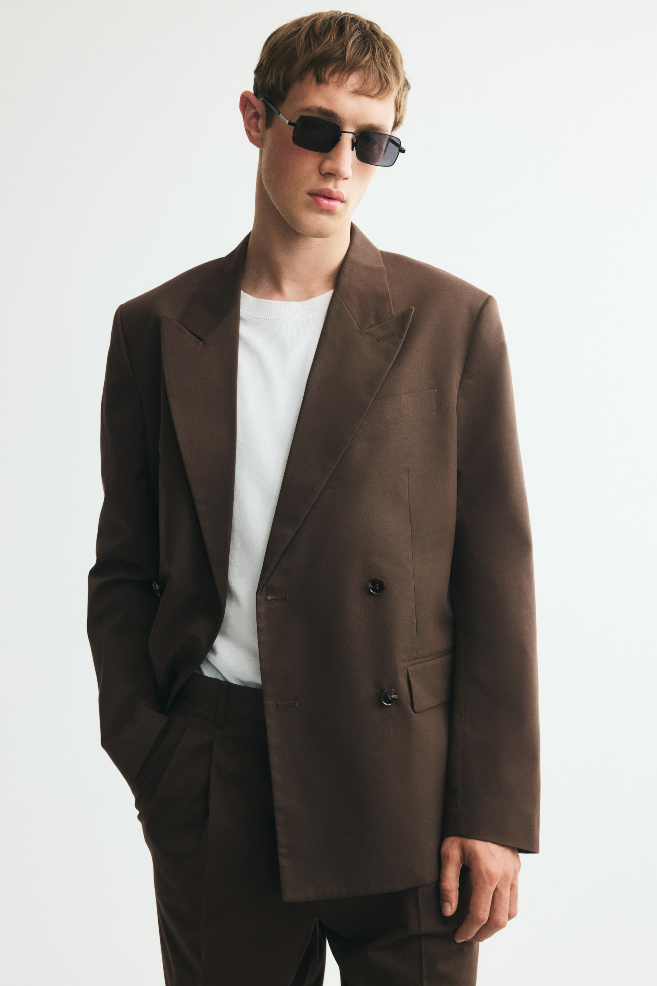 Größeres Bild ansehen: Zweireihiges Jackett in Relaxed Fit - Braun - Men | H&M DE 1