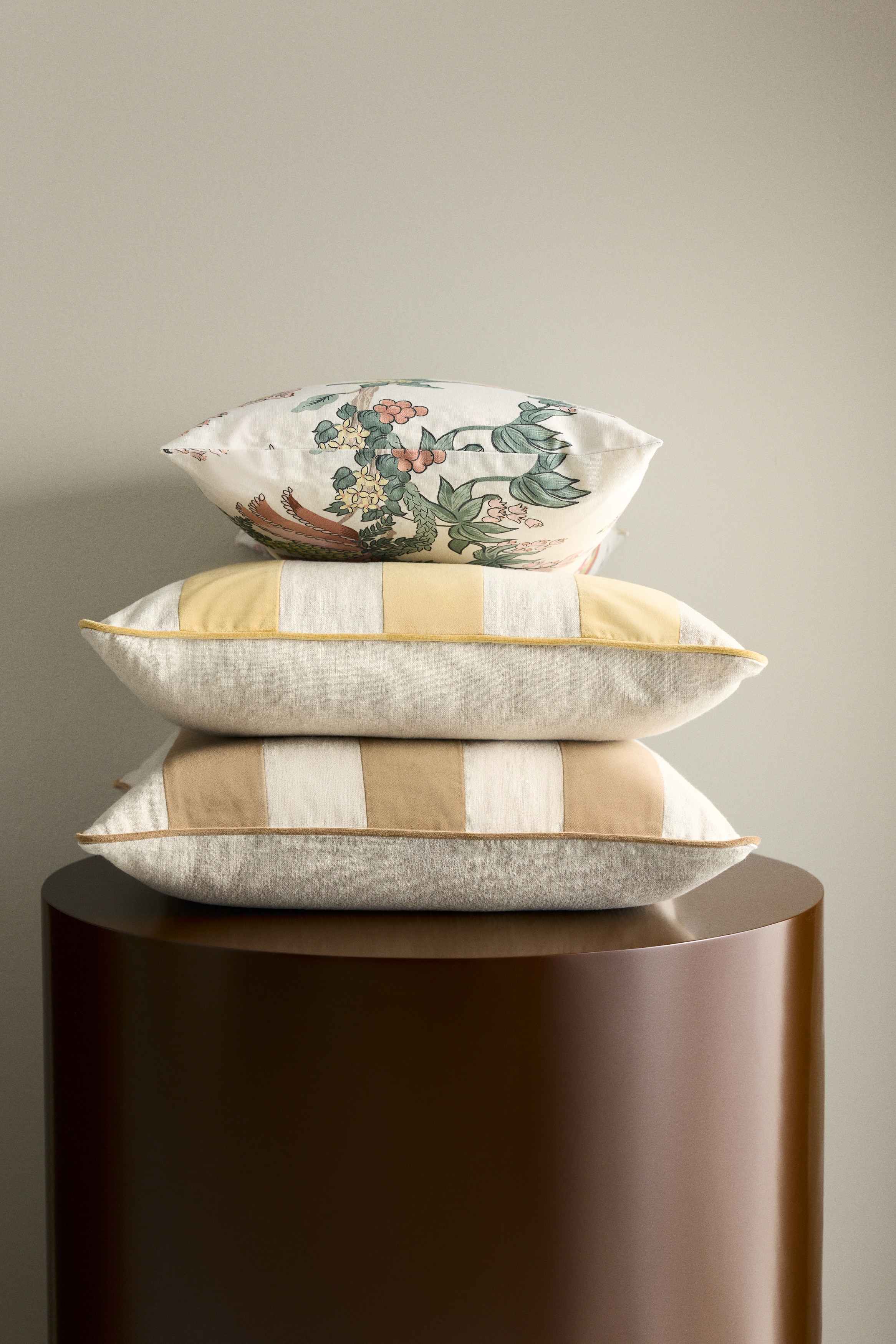 Kissenhülle aus Leinenmix - Gelb/Beige gestreift/Hellbeige/Braun gestreift/Hellgrün/Beige gestreift/Hellbeige/Schwarz gestreift/Hellrosa/Beige gestreift