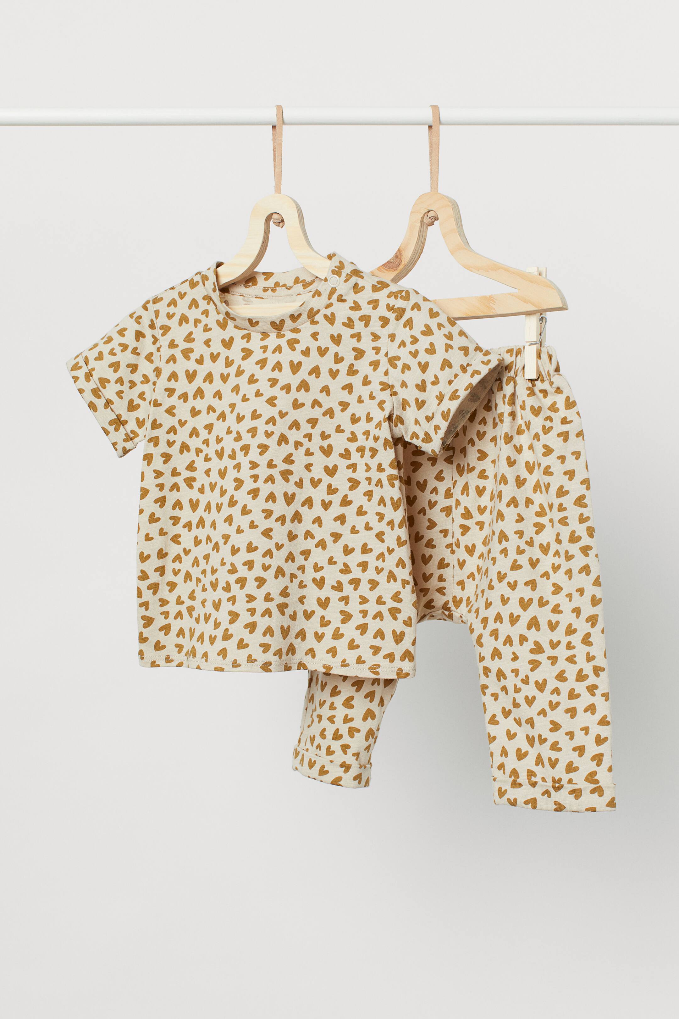 Baby 2-Piece Cute Heart Beige Set