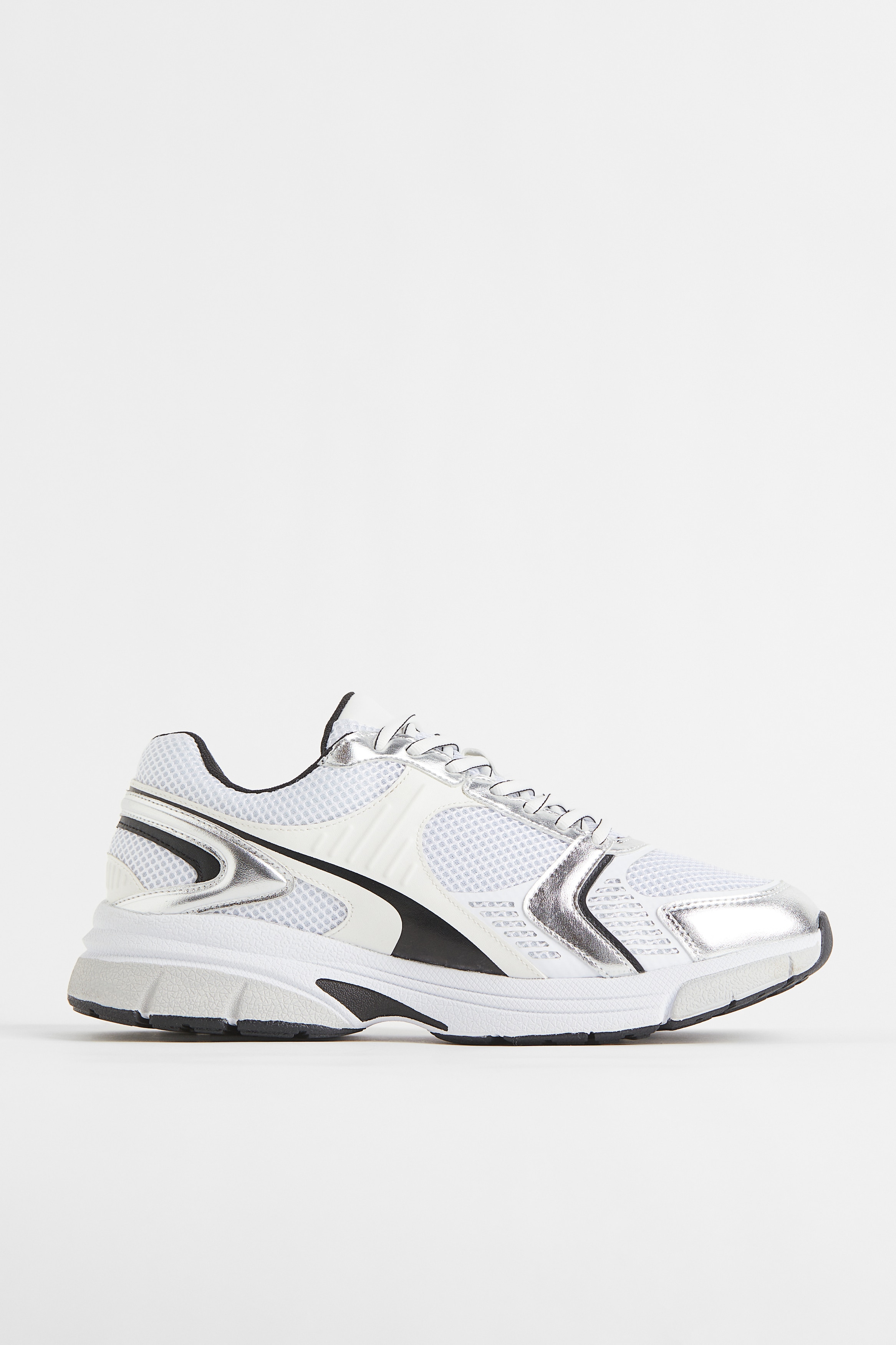 nike air chunky trainers