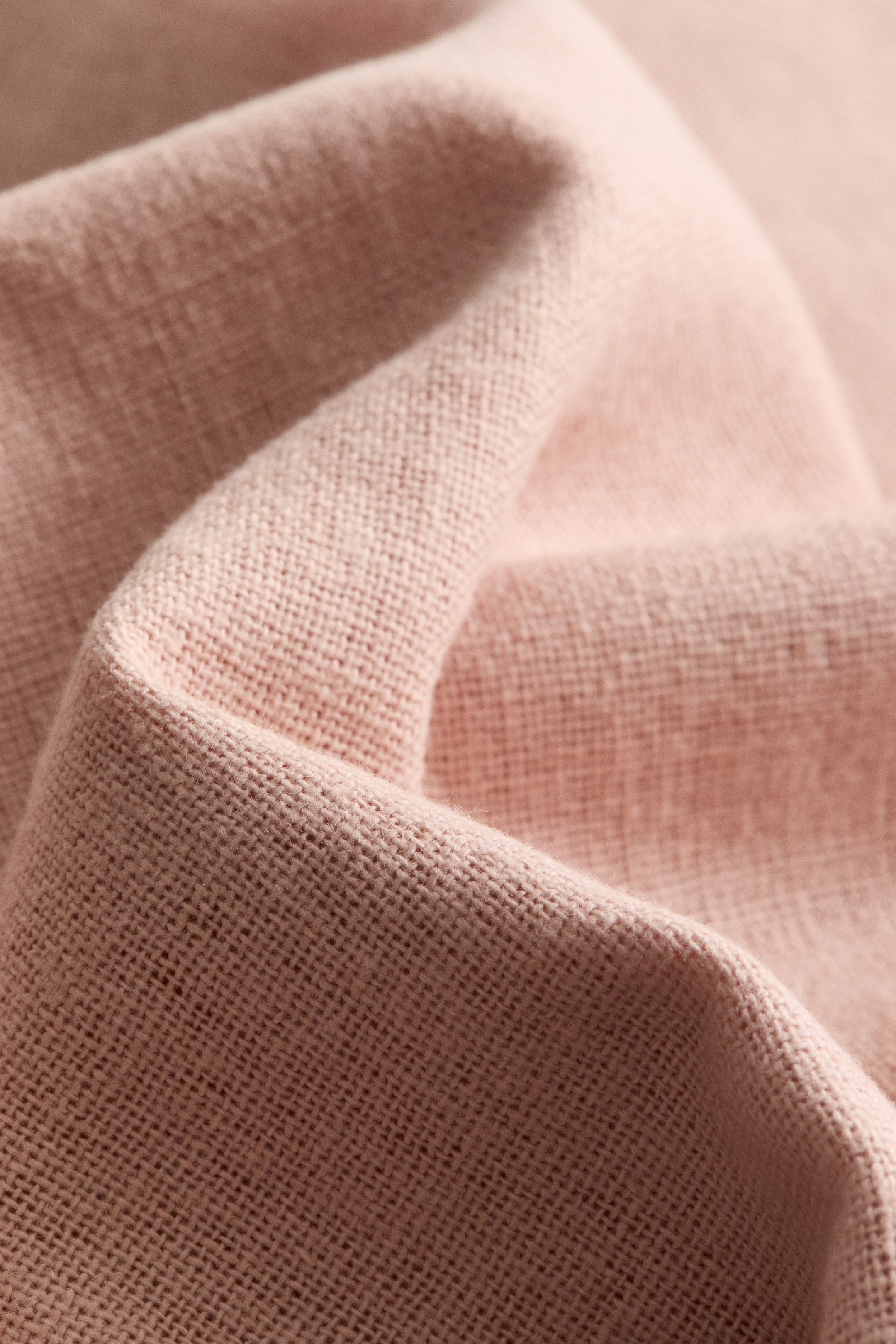 Ver imagen más grande: Funda de cojín en mezcla de lino - Rosa empolvado claro - HOME | H&M ES 2