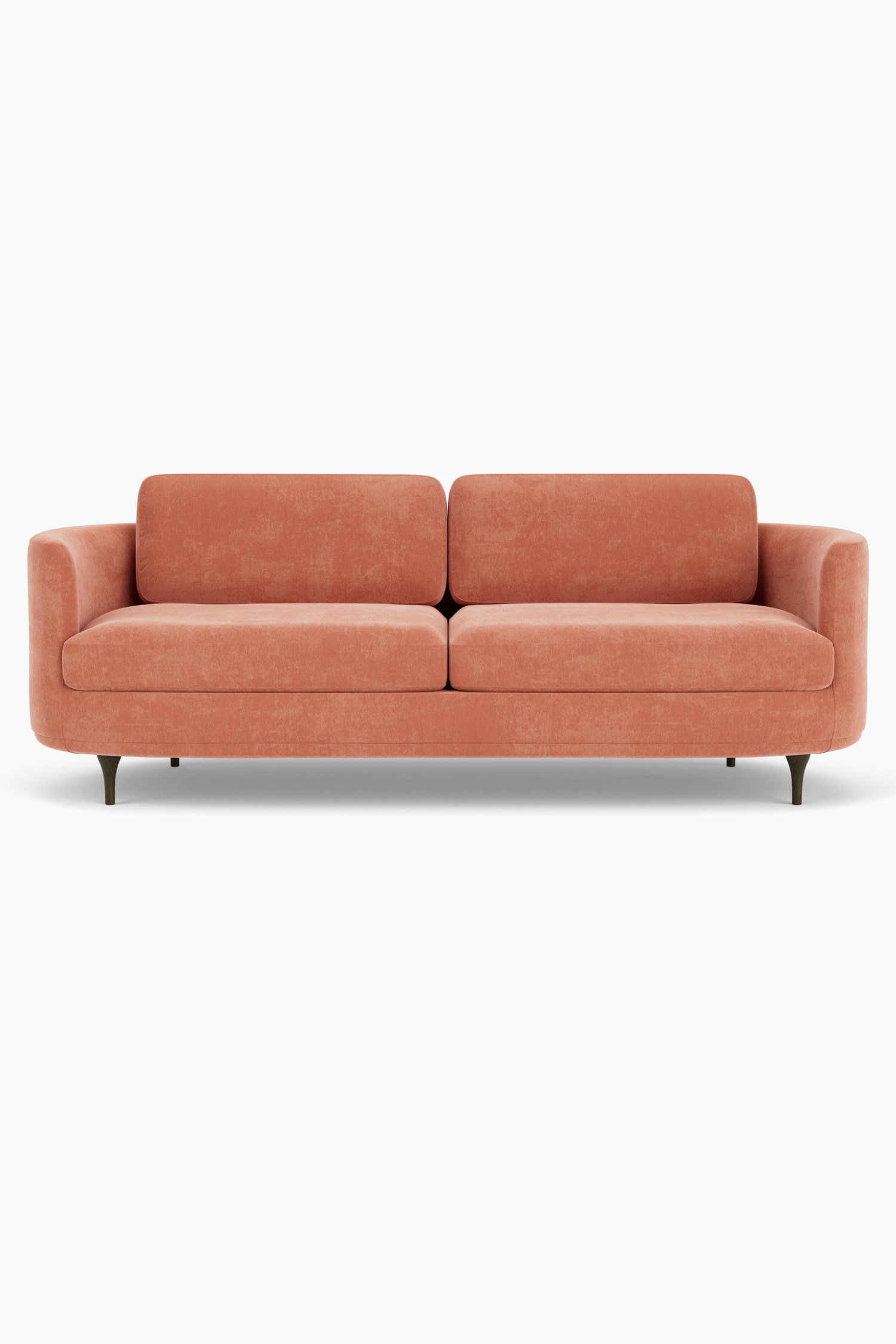 Le canapÃ© Elinor, recouvert dâun tissu chenille rose dorÃ© doux, est orientÃ© vers lâavant, mettant en valeur sa silhouette rÃ©tro arrondie et ses pieds Ã©lancÃ©s fuselÃ©s. Trois coussins dÃ©coratifs en crÃ¨me, rose poudrÃ© et orange rouille reposent sur les coussins dâassise.