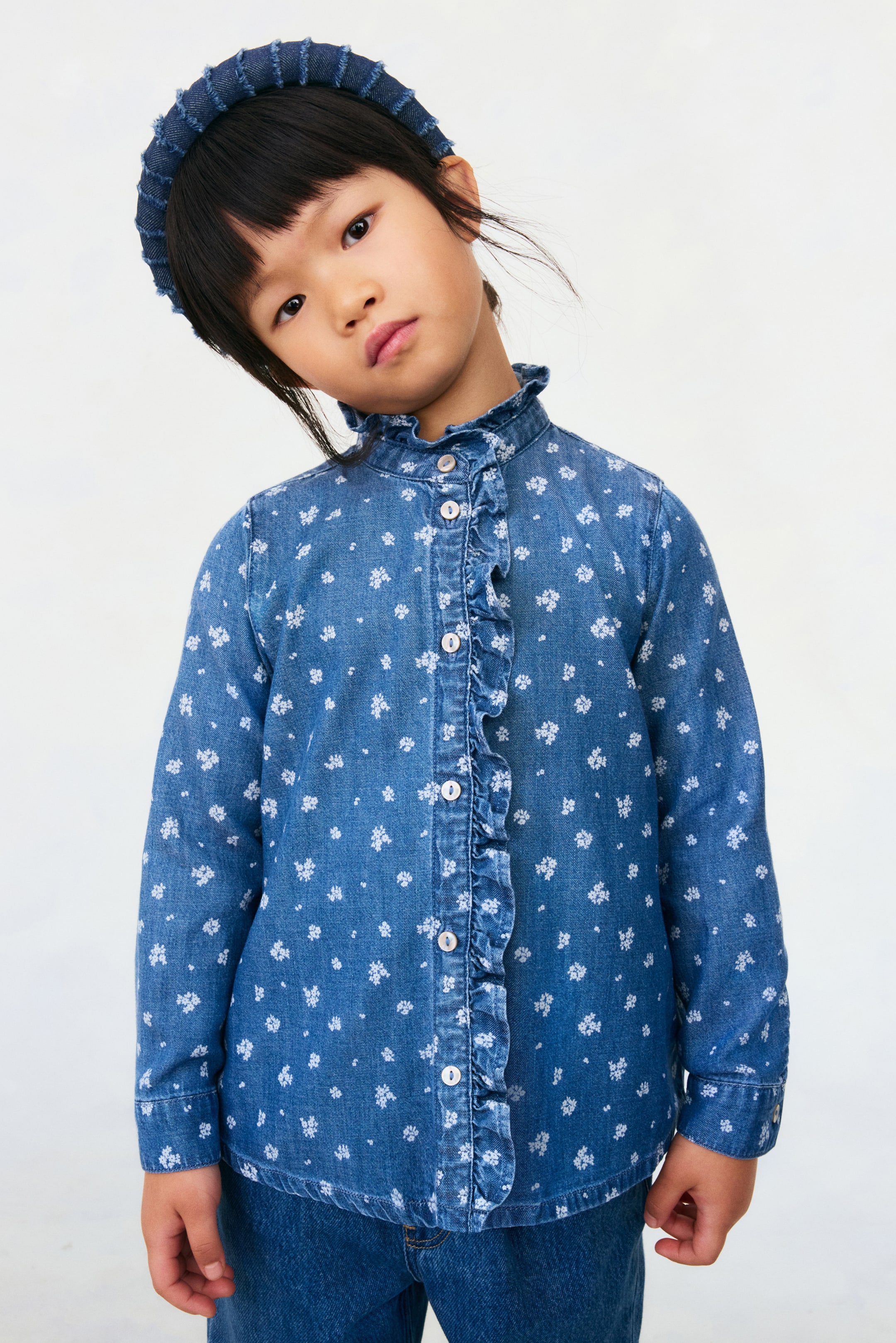 Ampliar la imagen: Camisa de denim con borde de olán - Azul denim/Floreado - Kids | H&M MX 1