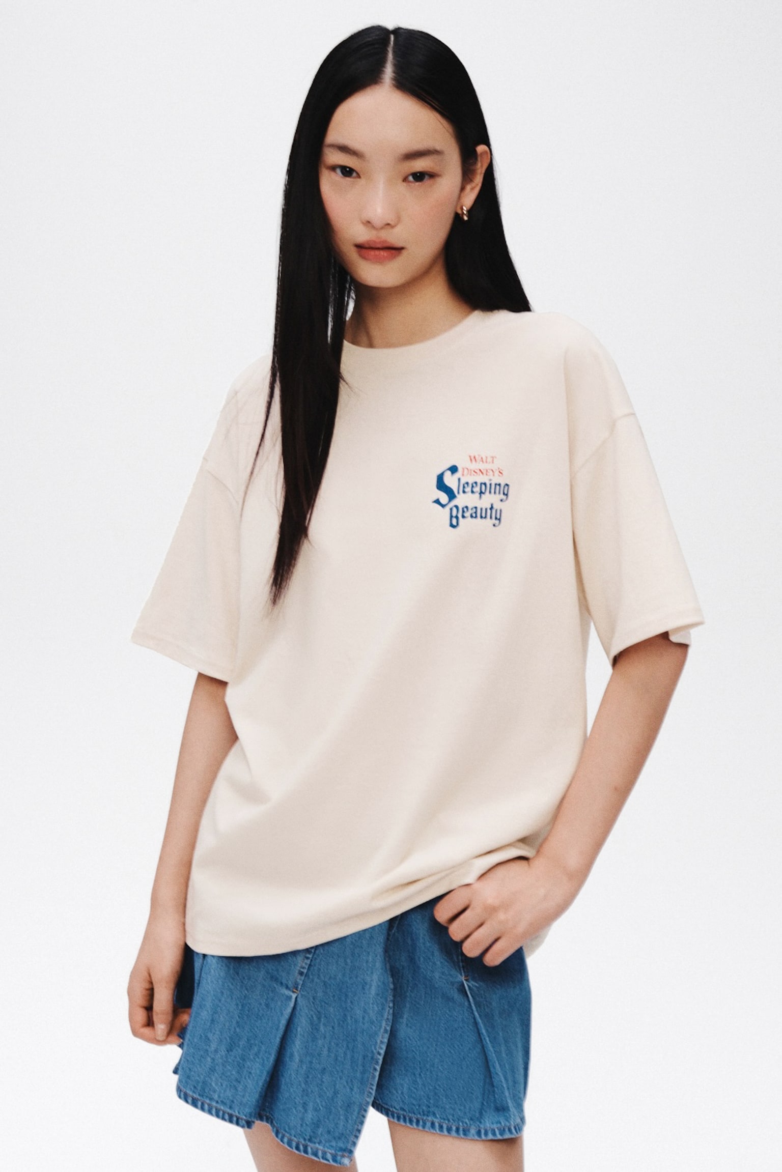 Áo thun dáng thụng có hoạ tiết - Màu be nhạt/Sleeping Beauty/Màu xanh dương/Sleeping Beauty - 3
