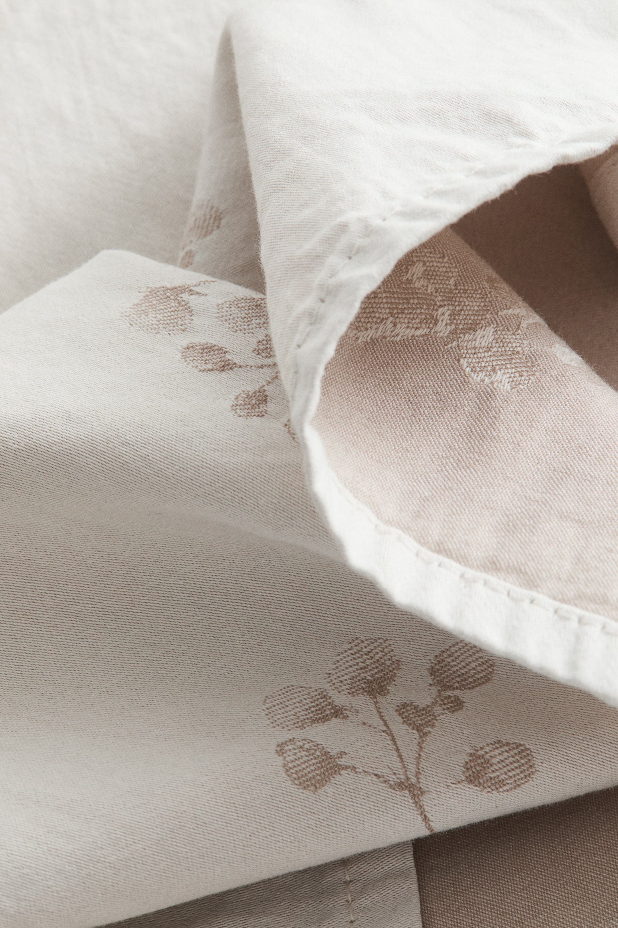 Lot de 2 serviettes de table en satinette jacquard