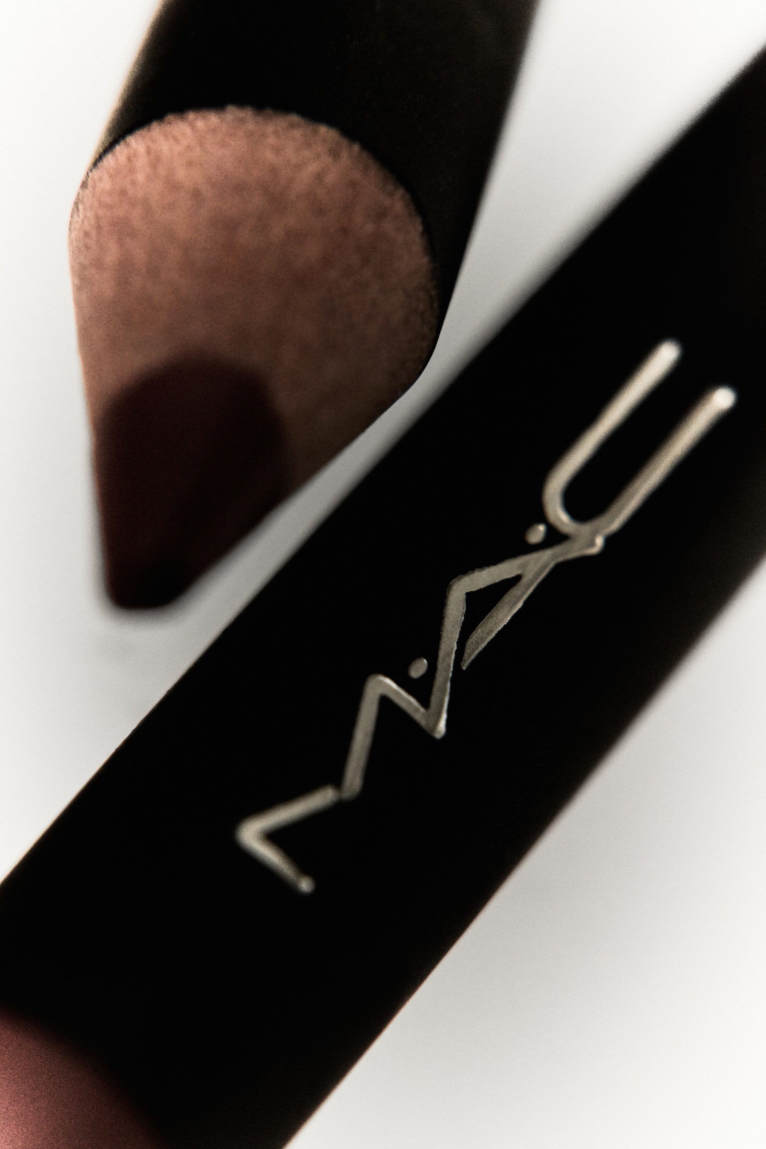 Lip Pencil - Whirl/Plum/Nightmoth/Caviar/Chestnut/Stone/Subculture/Soar/Center Of Attention/Ruby Woo/Edge To Edge/Greige/Chicory/Cherry/Burgundy/Dervish/Cool Spice/Spice/Auburn/Sweet Talk/Flamingo/Stripdown/Beige Turner/Oak/Boldly Bare/Beet/Root For Me/Cork/Brick-o-la/Chili Rimmed - 2