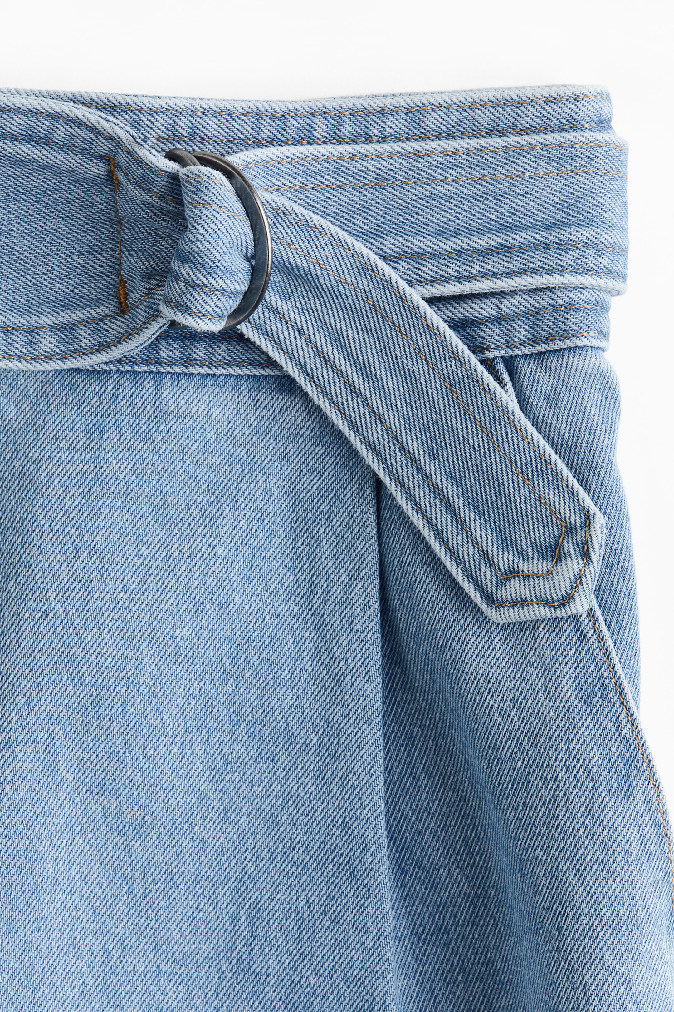 Short en denim avec ceinture