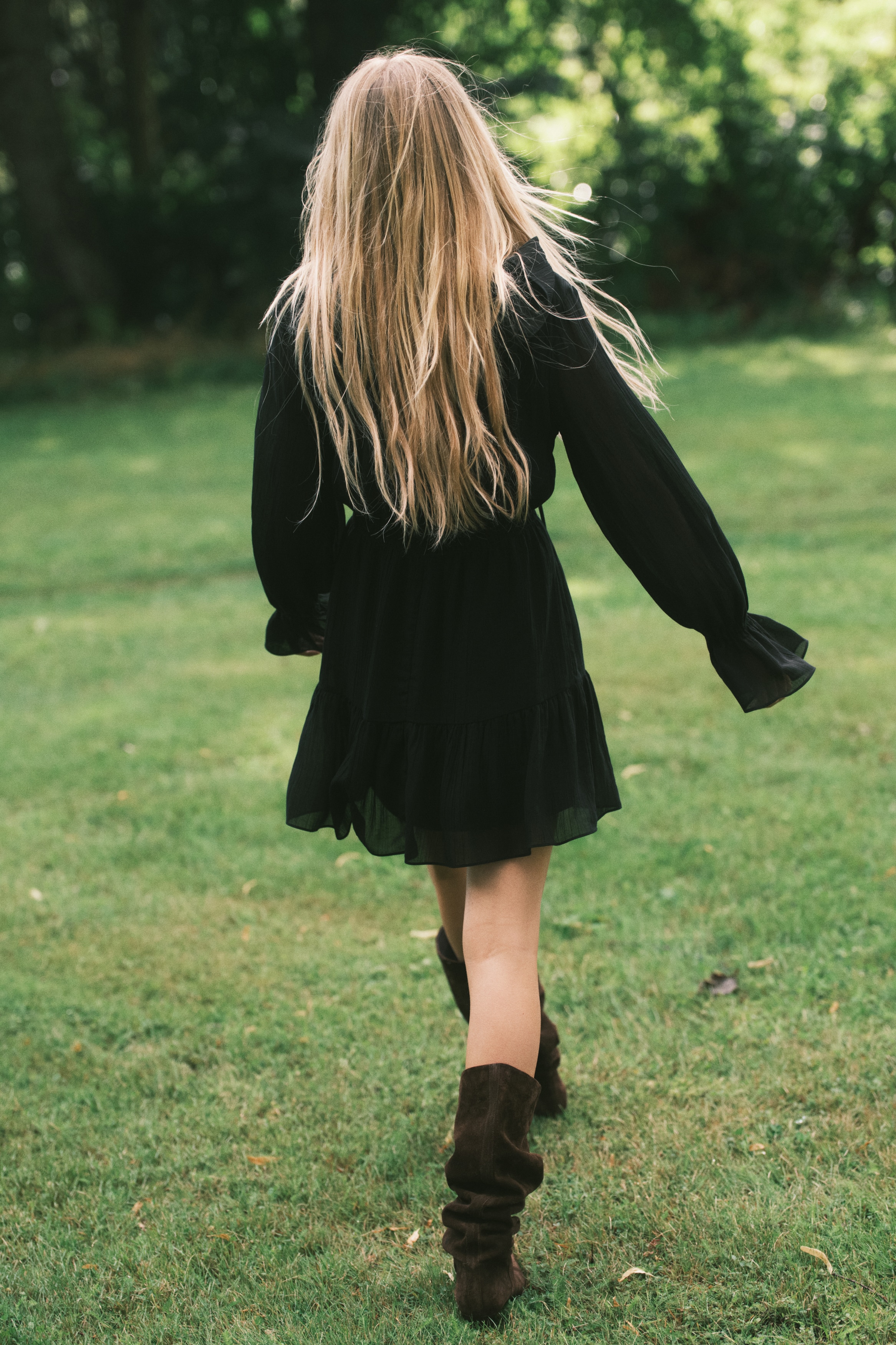 Flounce-collar dress