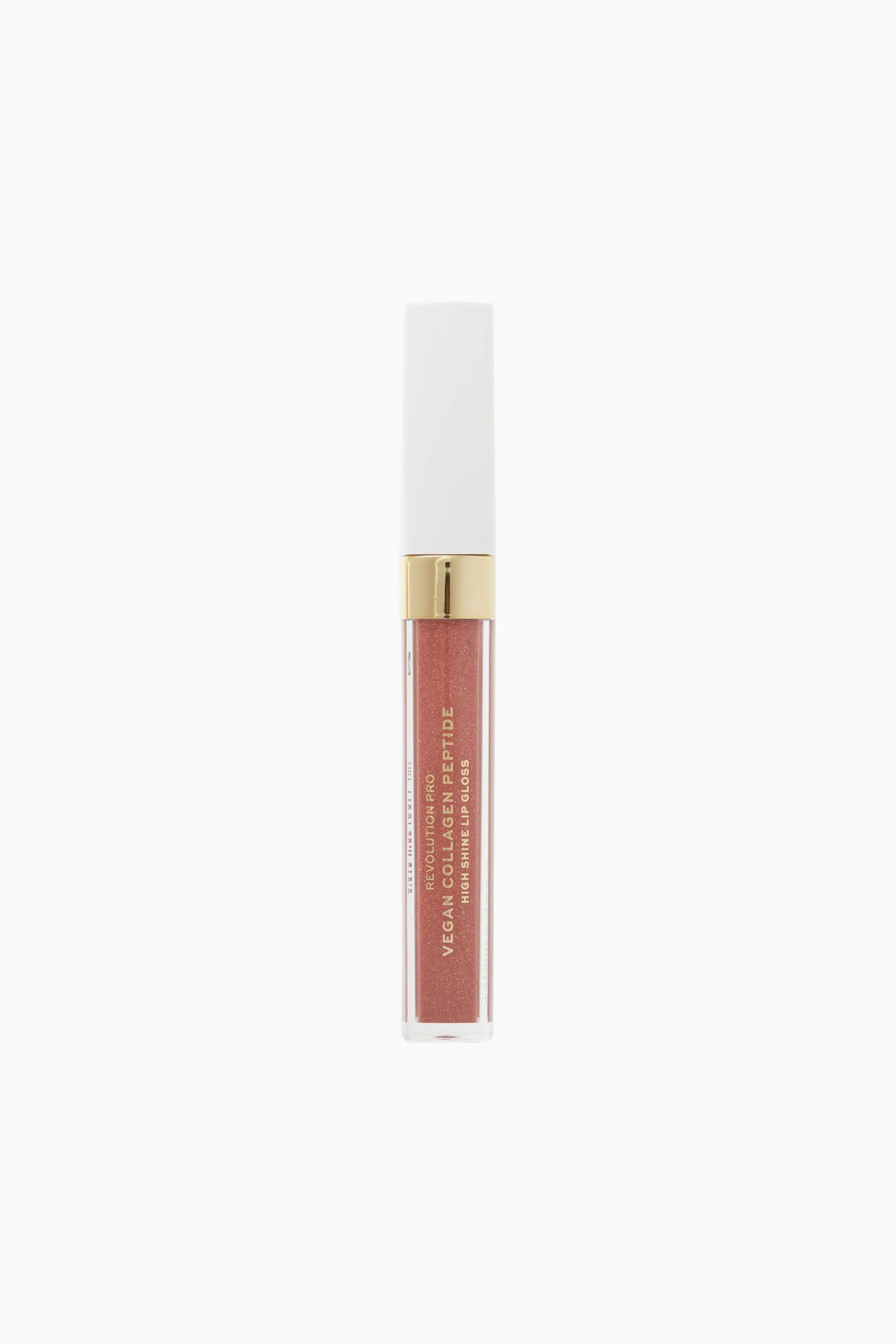 Größeres Bild ansehen: Ein Tube des Revolution Pro Vegan Collagen Peptide High Shine Lip Gloss steht senkrecht und verfügt über ein transparentes Röhrchen, das einen schimmernden, altrosafarbenen Gloss im Inneren zeigt. Das Produkt hat einen weißen zylindrischen Deckel mit einem glänzenden goldenen Ring und goldener, vertikal auf der Vorderseite des Röhrchens aufgedruckter Schrift.