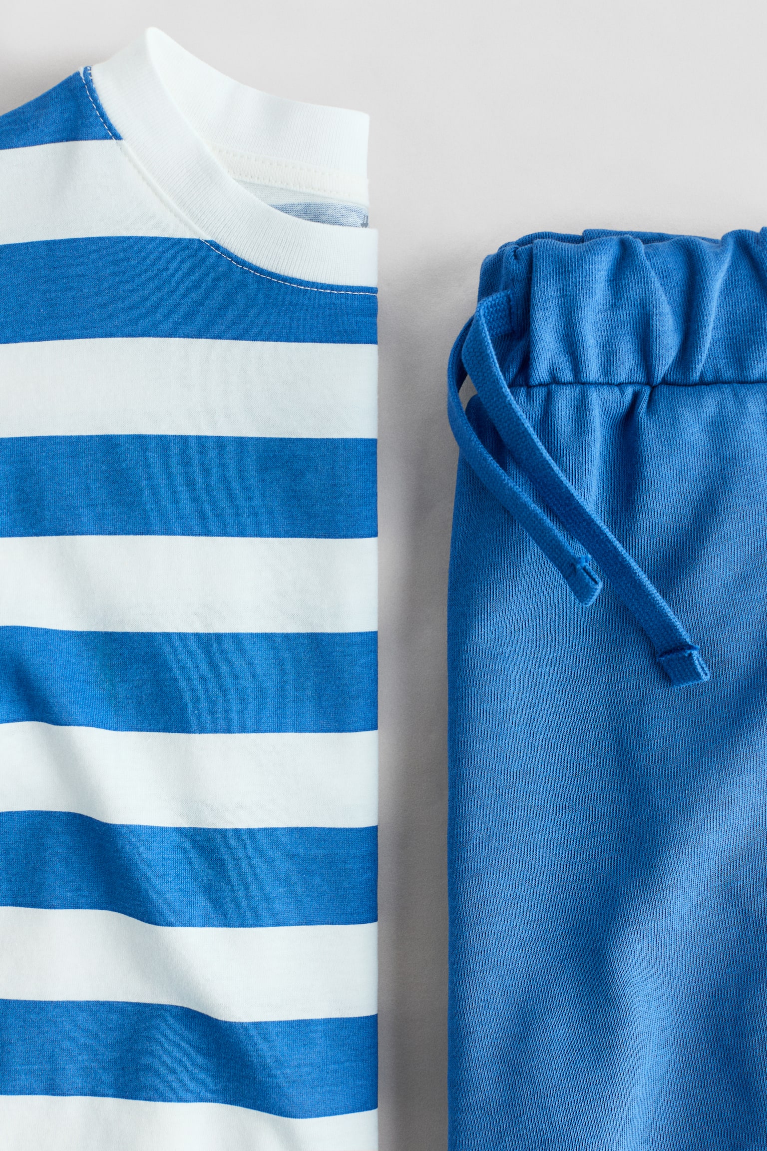 2-piece T-shirt and shorts set - Blue/Striped/Light dusty green/White/Striped/Brown/Striped - 2