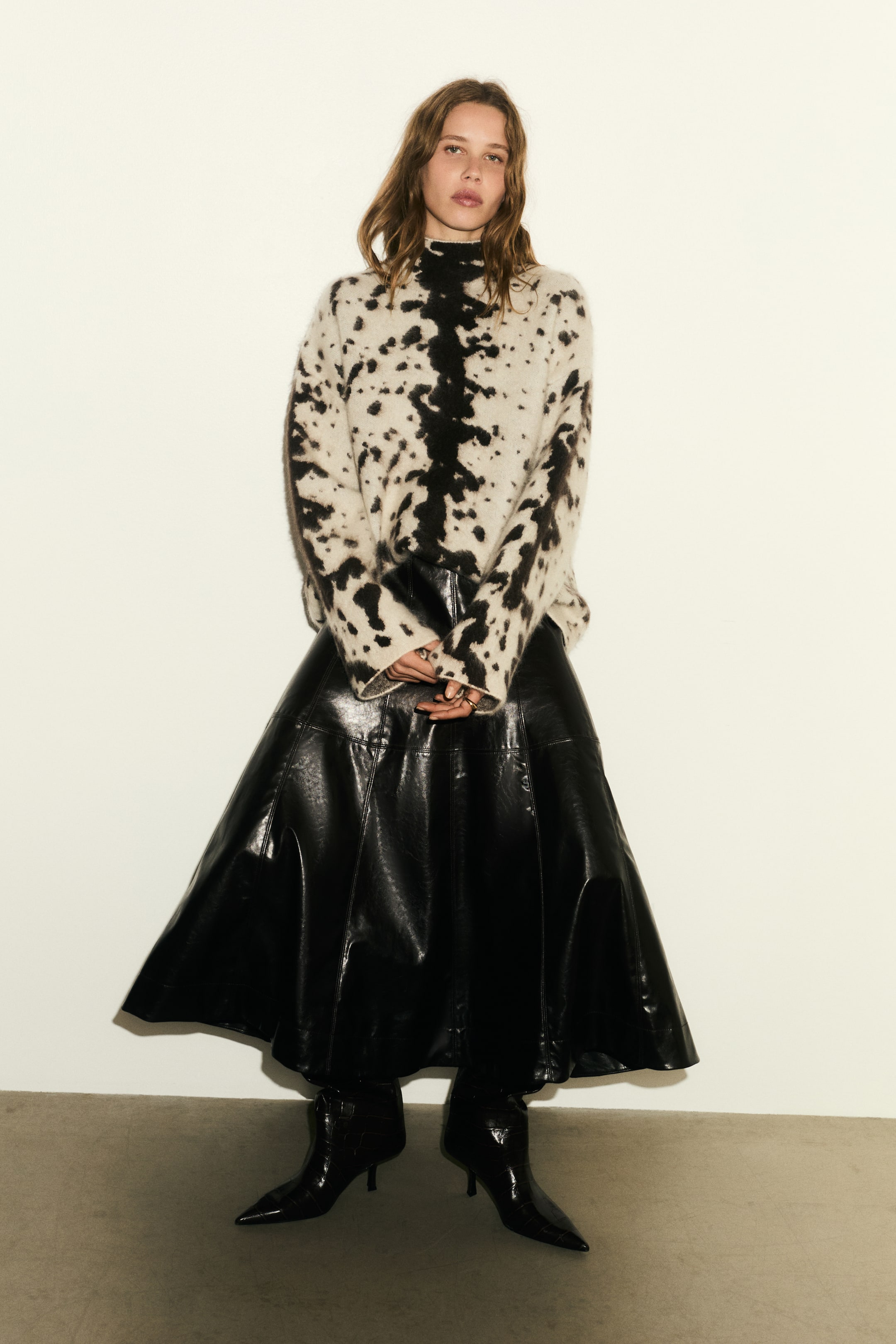 Agrandir l'image: Pull en mohair mélangé avec col cheminée - Crème/imprimé peau de vache - FEMME | H&M BE 2