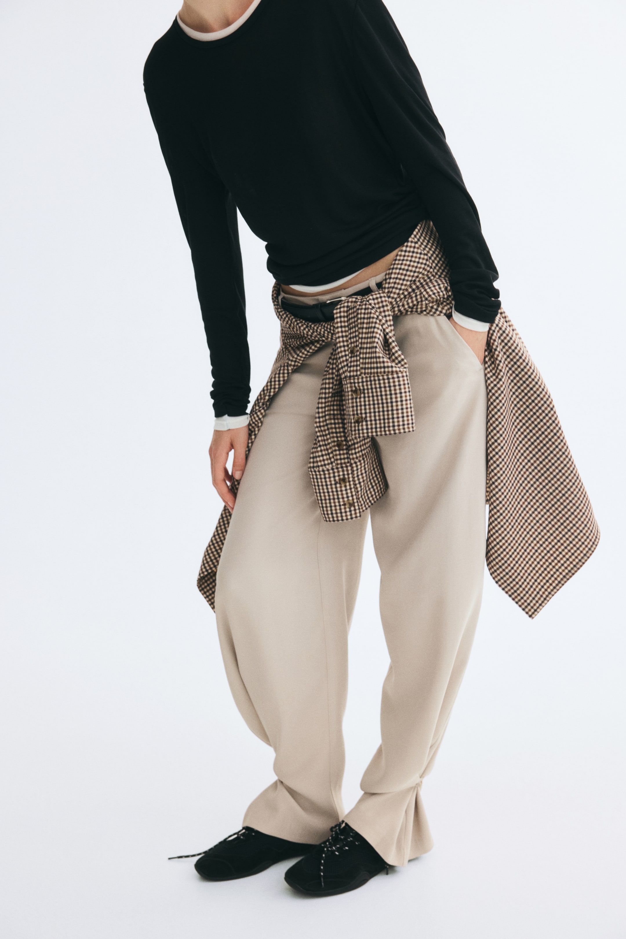View larger image: Tailored barrel trousers - Light beige - Ladies | H&M US 1