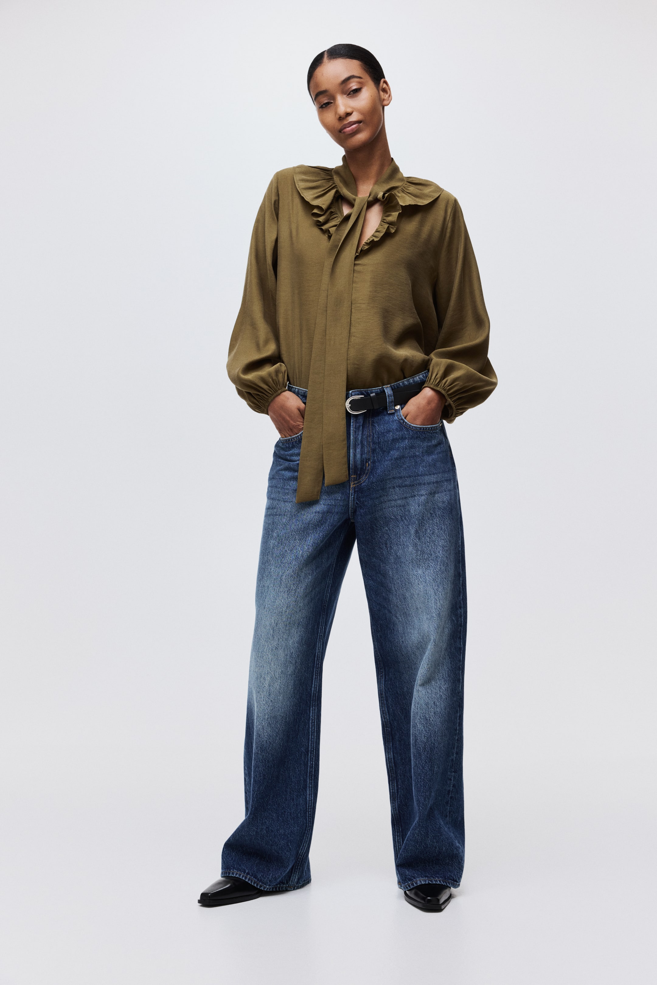 Büyük resmi görüntüle: Yakası Bağcıklı Bluz - Dark khaki green - KADIN | H&M TR 3