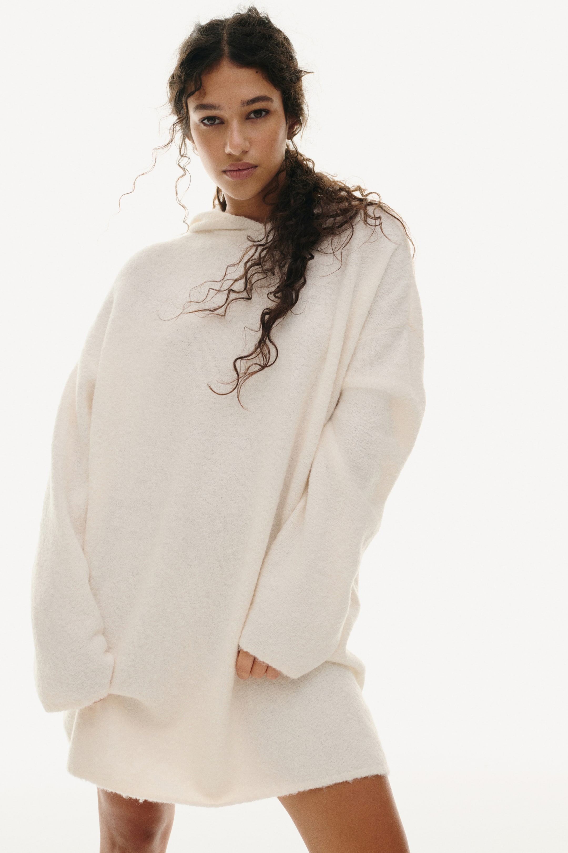 Zobacz większy obraz: Hooded wool-blend dress - Kremowy - ONA | H&M PL 1