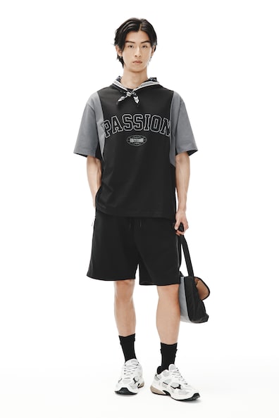 ルーズフィット プリントTシャツ